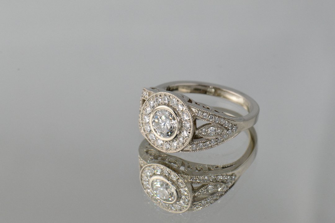darvier-diamond-vintage-inspired-wedding-ring.jpg
