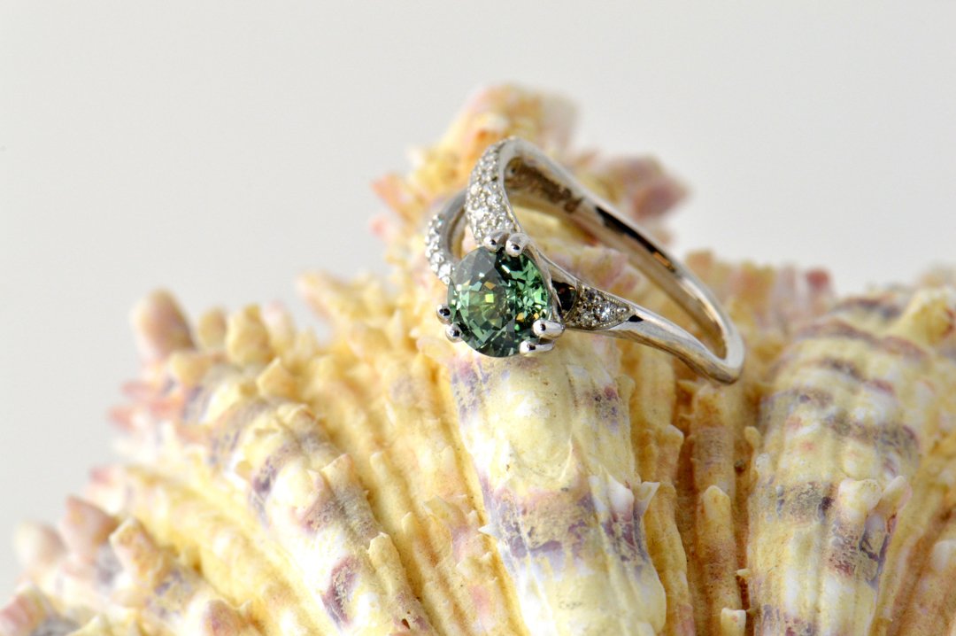 darvier-green-sapphire-pave-diamond-flowing-ring.jpg