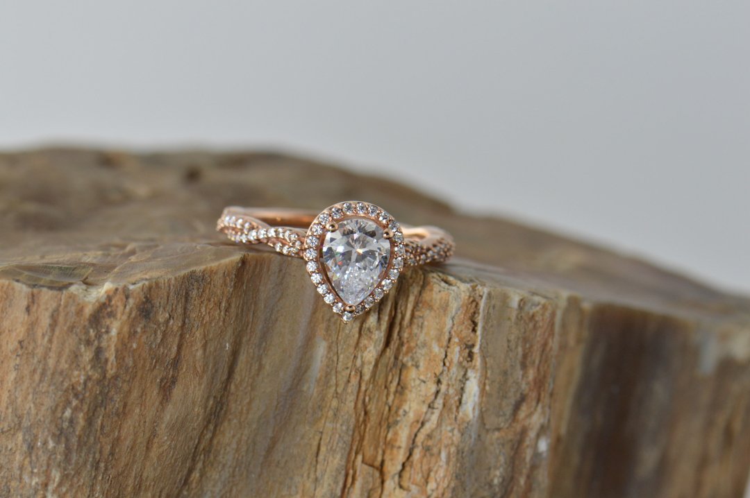 darvier-pear-cut-rose-gold-woven-pave-ring.jpg