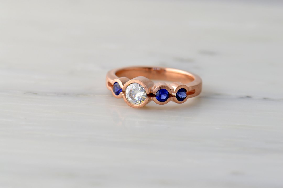 darvier-diamond-sapphire-rose-gold-ice-finish-compono-ring.jpg