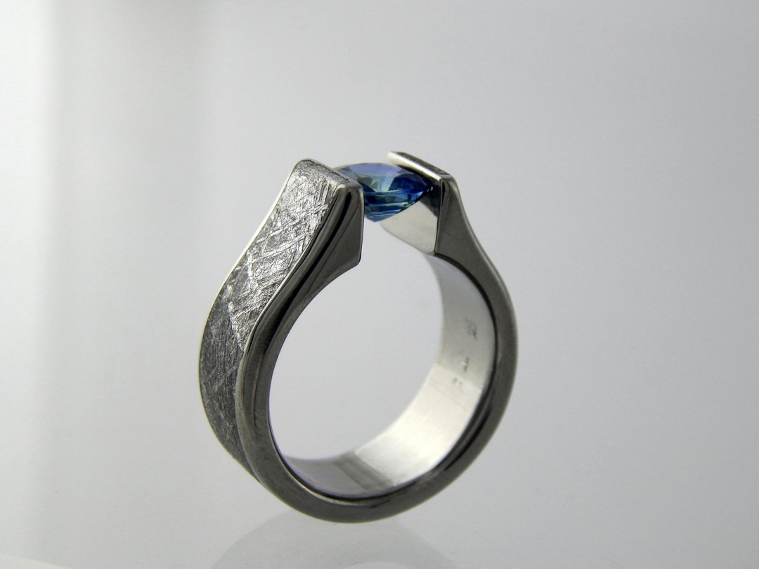 darvier-sapphire-meteorite-titanium-ring.jpg