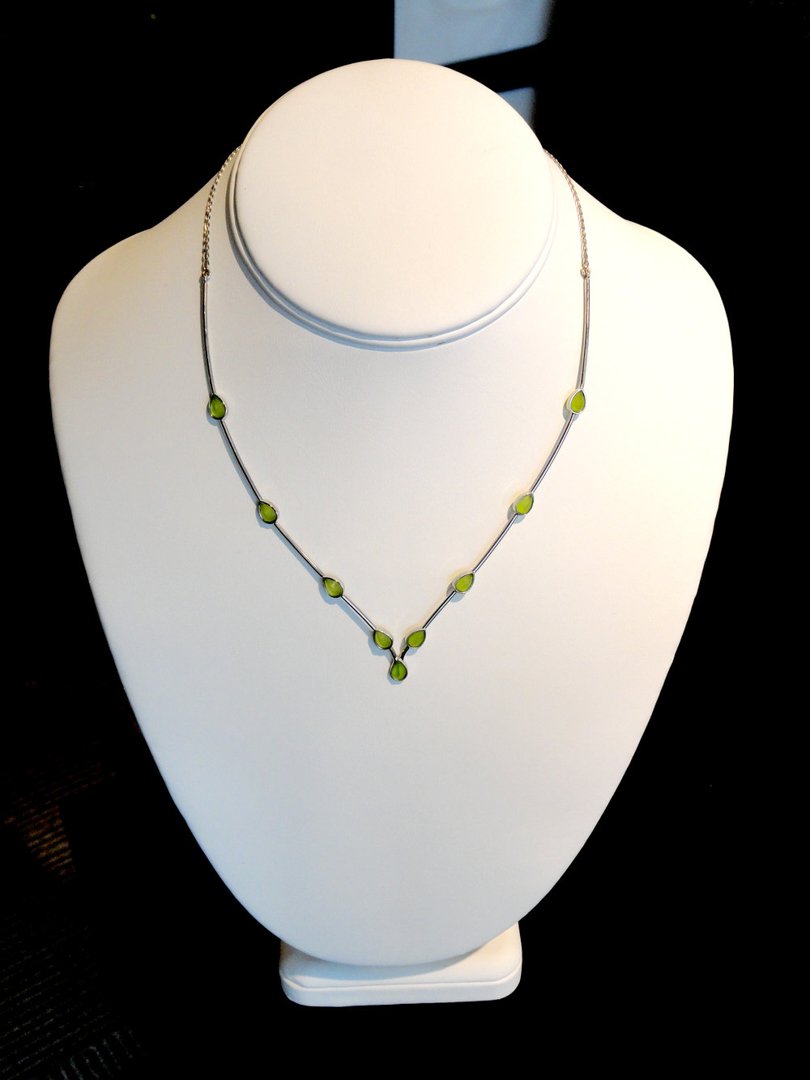 darvier-satin-peridot-dew-drop-necklace.jpg