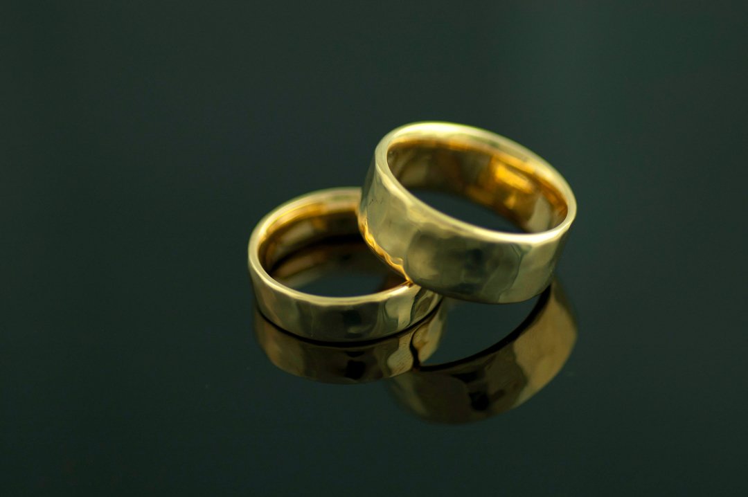 darvier-soft-hammer-finish-wedding-set-gold-is-gold.jpg