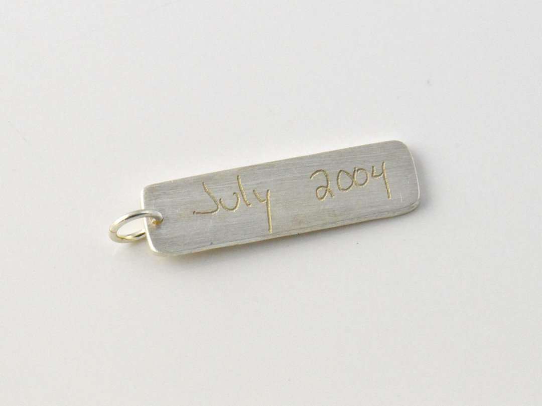 darvier-handwriting-engraving-pendant.jpg