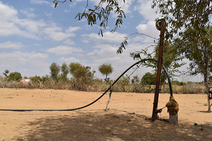 Although cumin requires very little water, its production is possible only thanks to irrigation with water from ground-water sources. The wells, also used to get water for human consumption, are up to 200 meters deep. Several studies show that the stress on groundwater sources in this region is high and that the situation will worsen in the coming years.