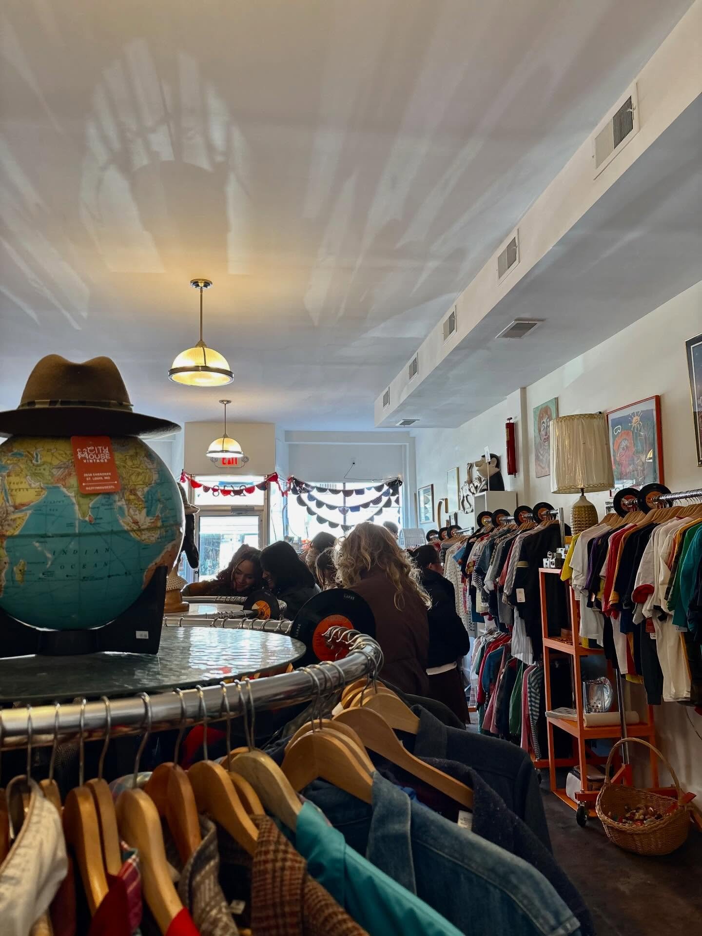 SWAPPY MONDAY! This weekend, SWAP had our Ursa&rsquo;s upcycling event 🪡 and our thrift crawl on Cherokee Street 🛍️ If you couldn&rsquo;t make these events, stay tuned for more SWAP events!