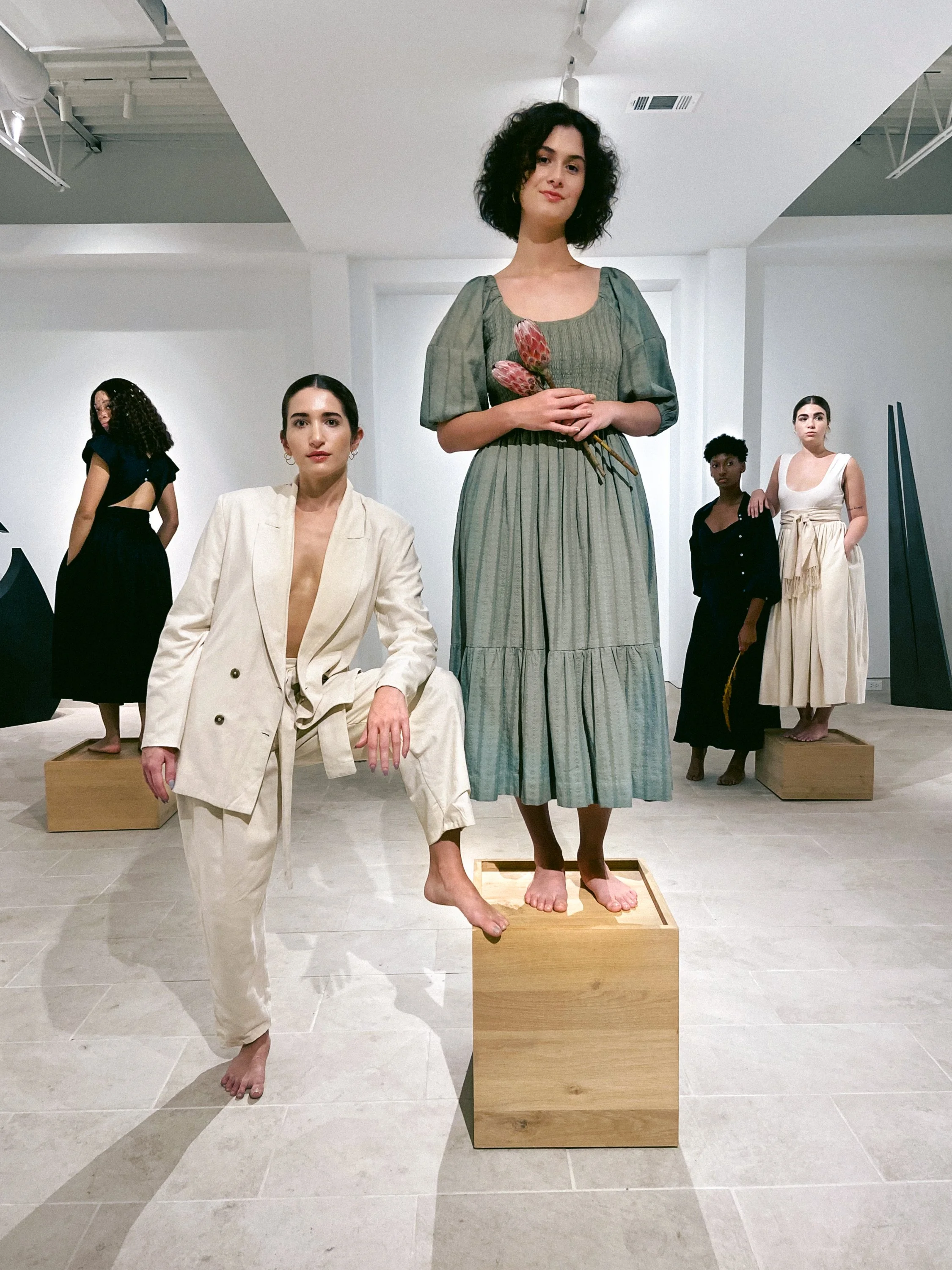 2022-09-FWFW-Day3-LaudeTheLabel-WmCampbellGallery-GregGutbezahl-604.jpg