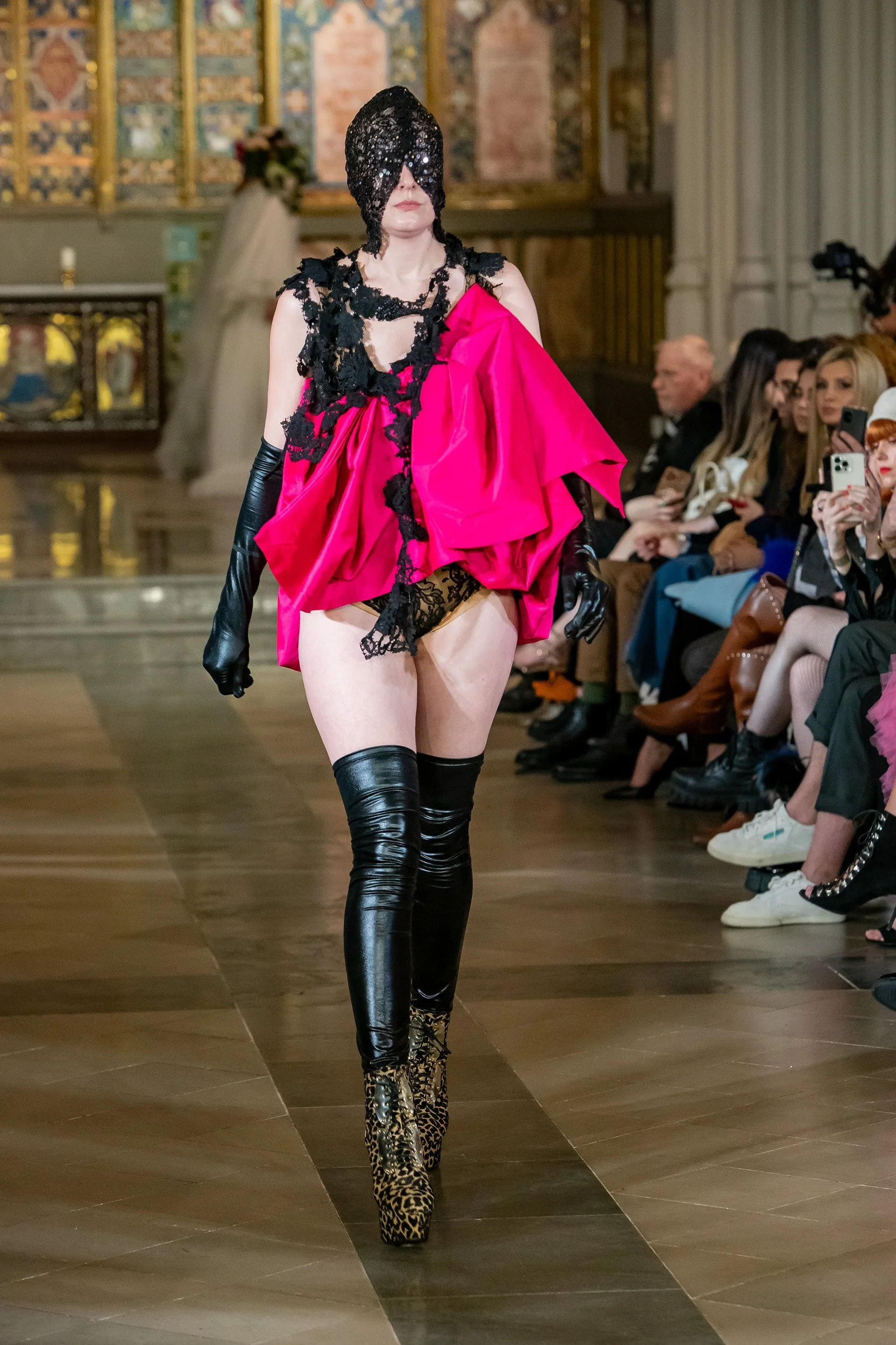 2023-02-LFW-FashionsFinest-Hellavagirl-GregGUTBEZAHL-304.jpg
