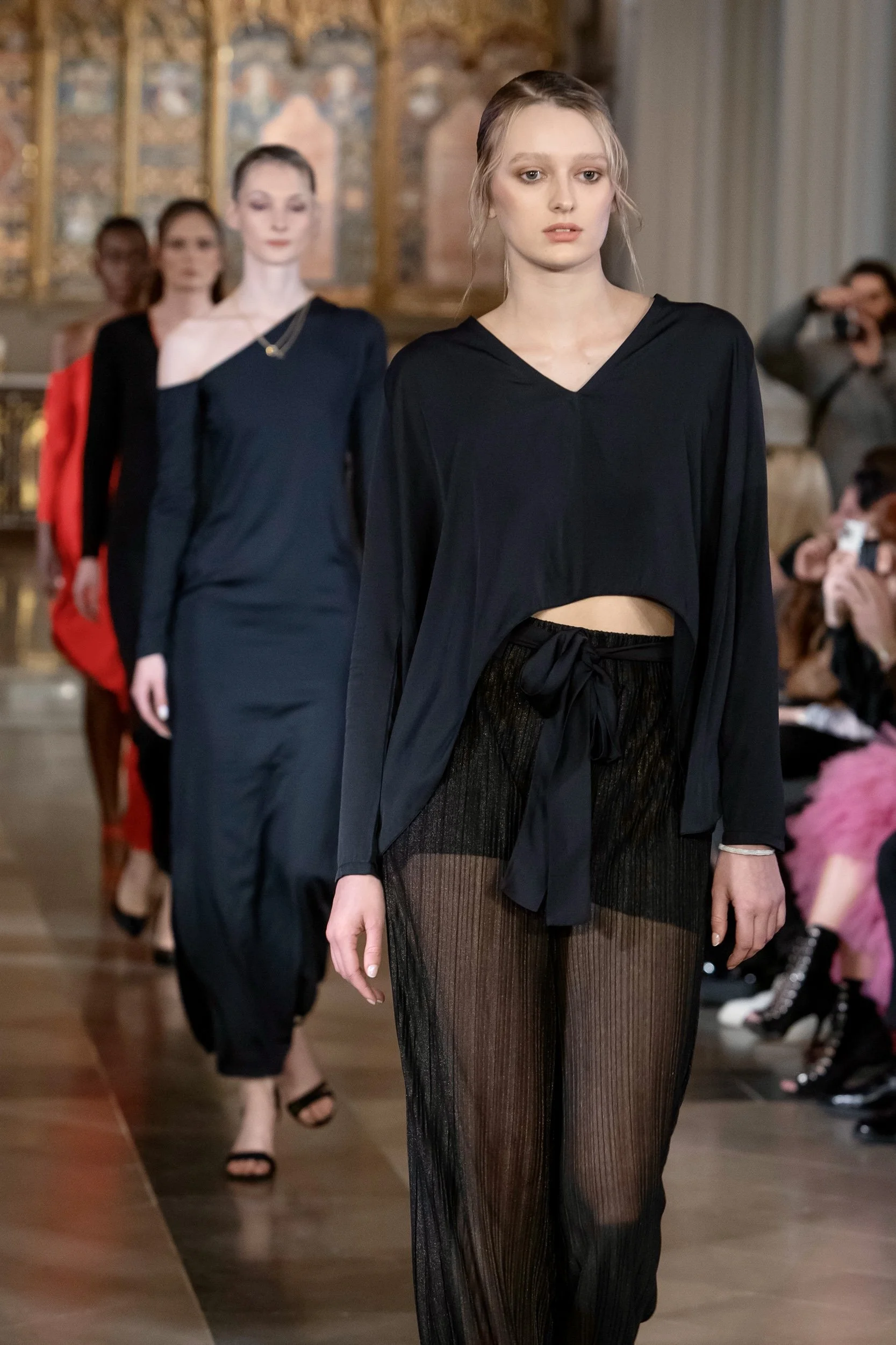 2023-02-LFW-FashionsFinest-Megan-Ismay-GregGUTBEZAHL-080.jpg