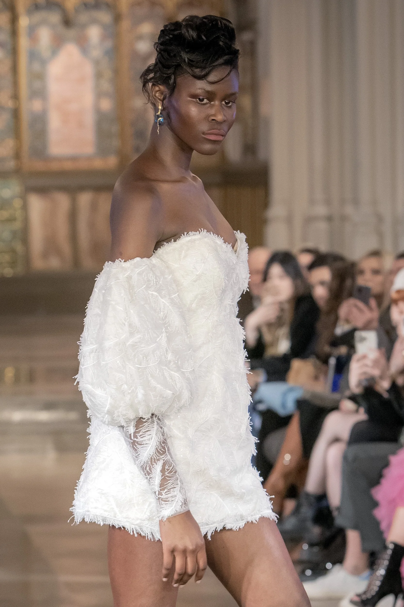 2023-02-LFW-FashionsFinest-Adina Burlacu-GregGUTBEZAHL-038-2.jpg