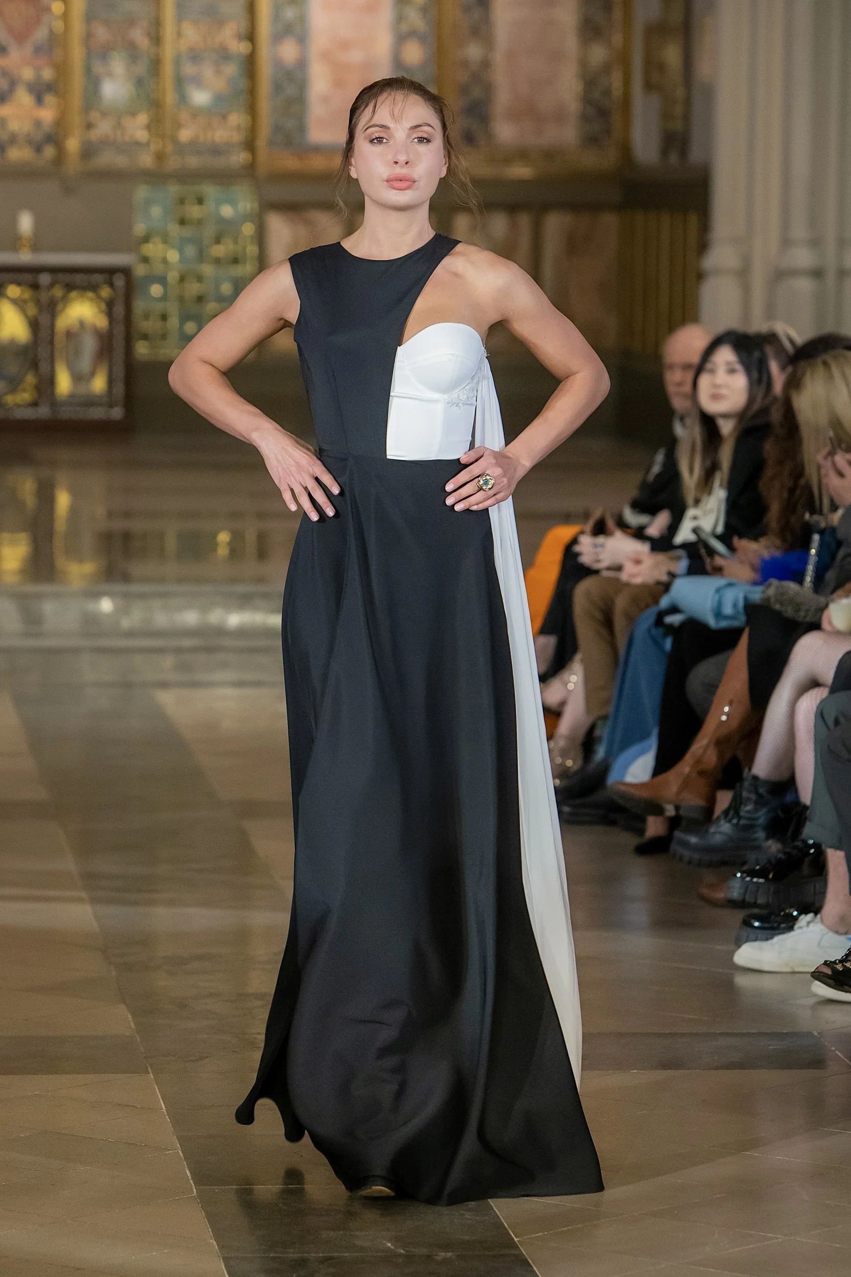 2023-02-LFW-FashionsFinest-Adina Burlacu-GregGUTBEZAHL-008.jpg