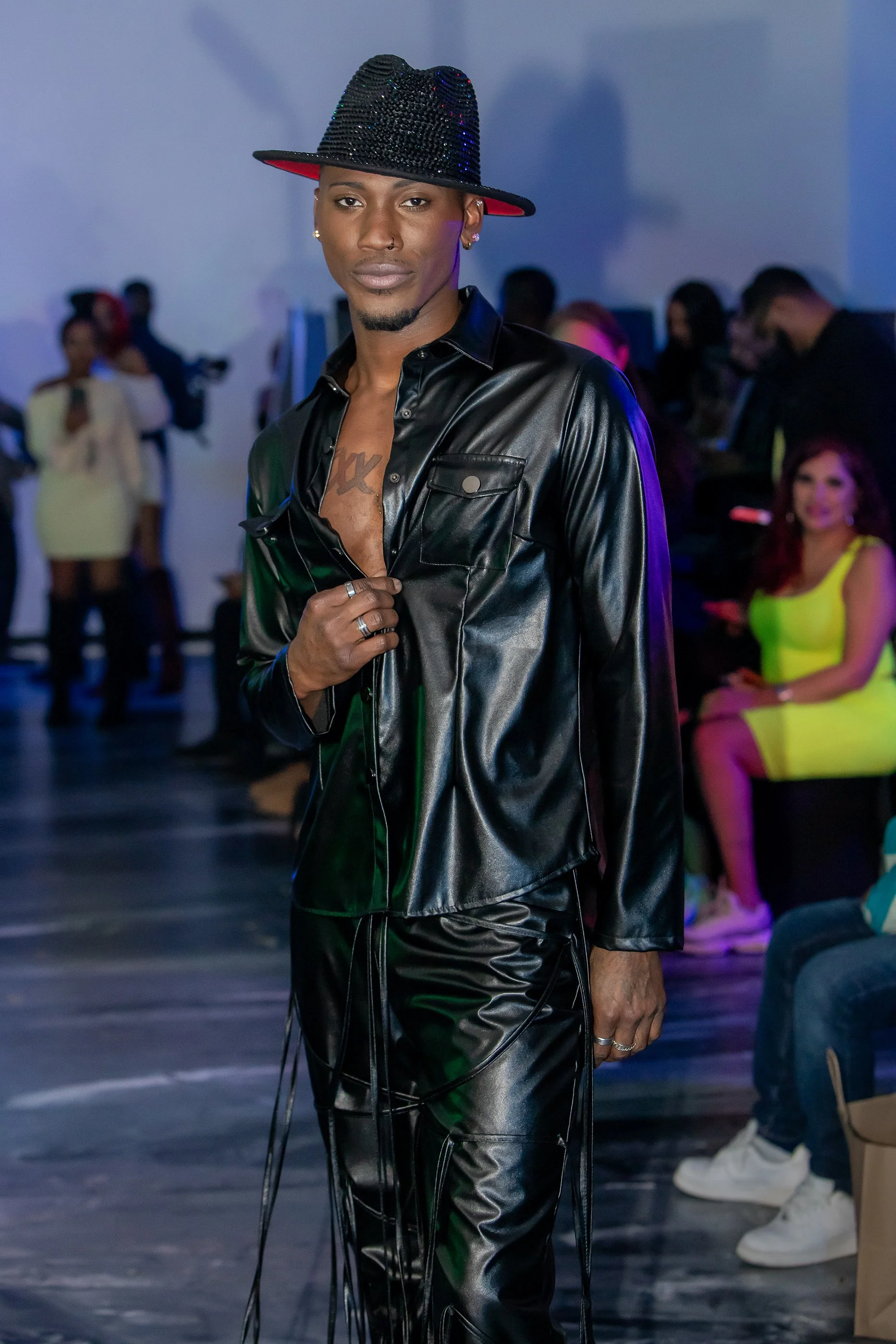 2022-11-FASHION-Dallas Society-FW-RUNWAY-GregGutbezahl-228.jpg