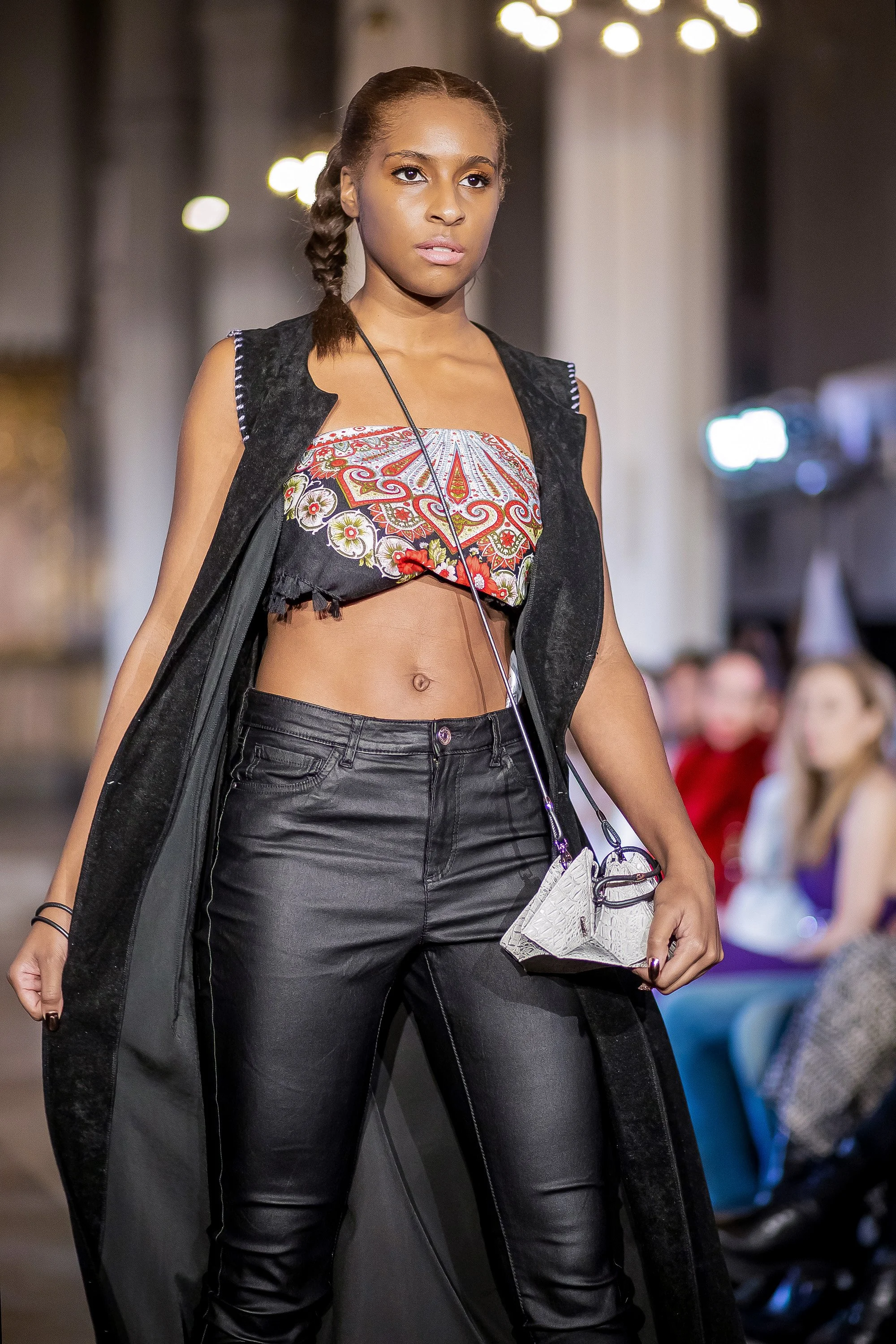 2022-02-LFW-FashionsFinestUK-05-Carat2e3-Zarya Azadi-GregGutbezahl-024.jpg