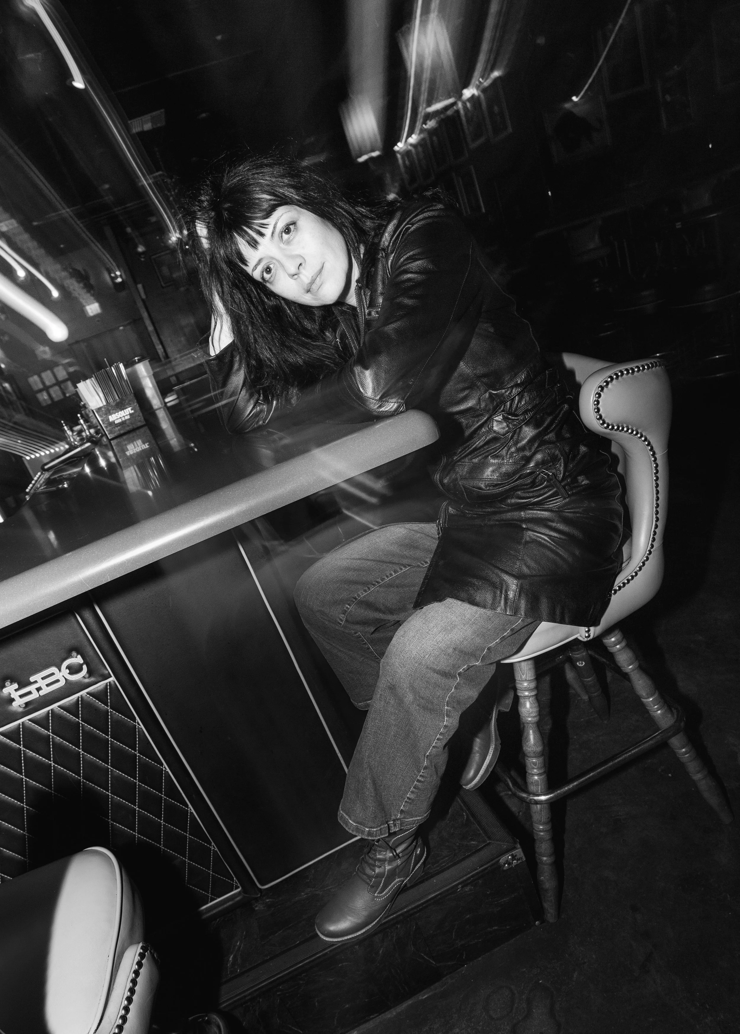 2025-11-Julia Kugel-AlexsBar-GregGutbezahl-041-BW.jpg