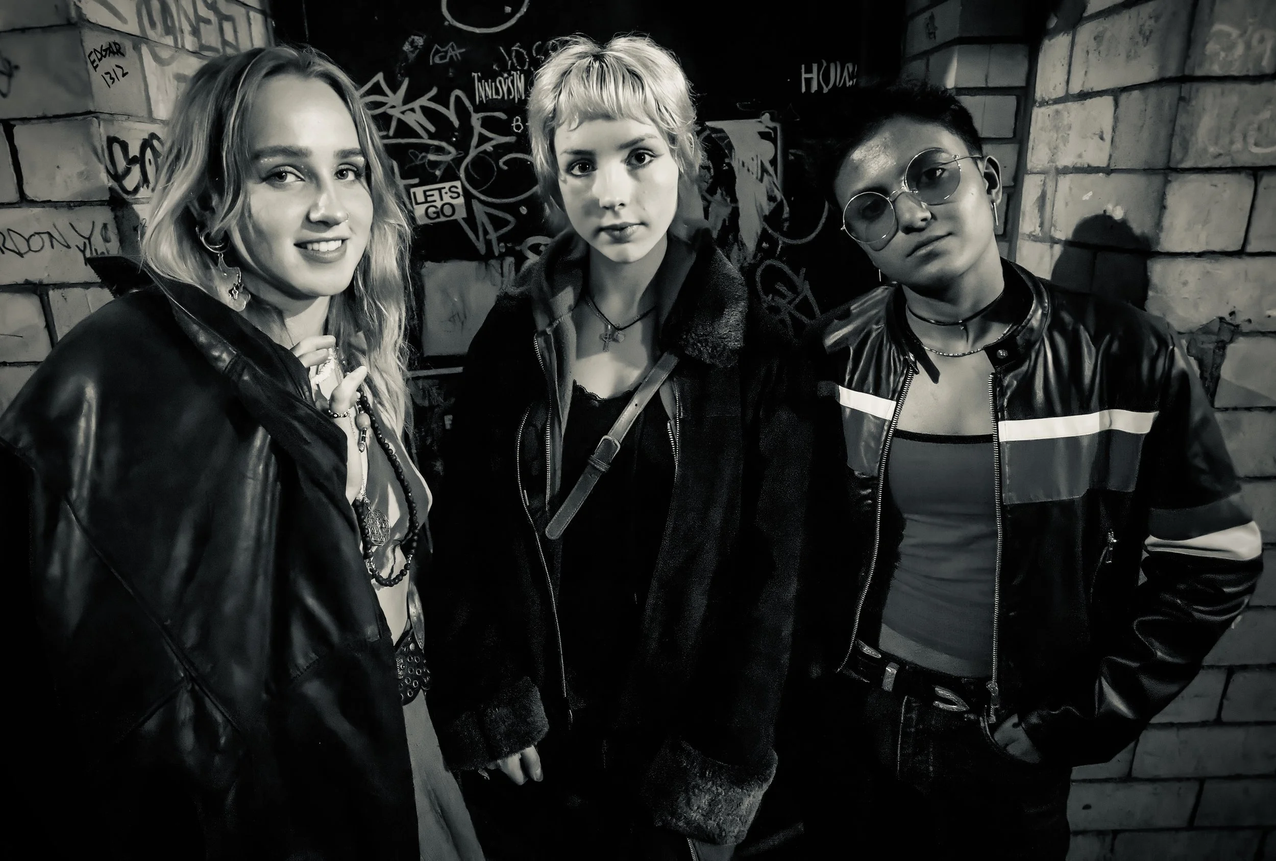 2024-05-Stereo-Cara-Hannah-Riya-Gary-GregGutbezahl-004-BW.jpg