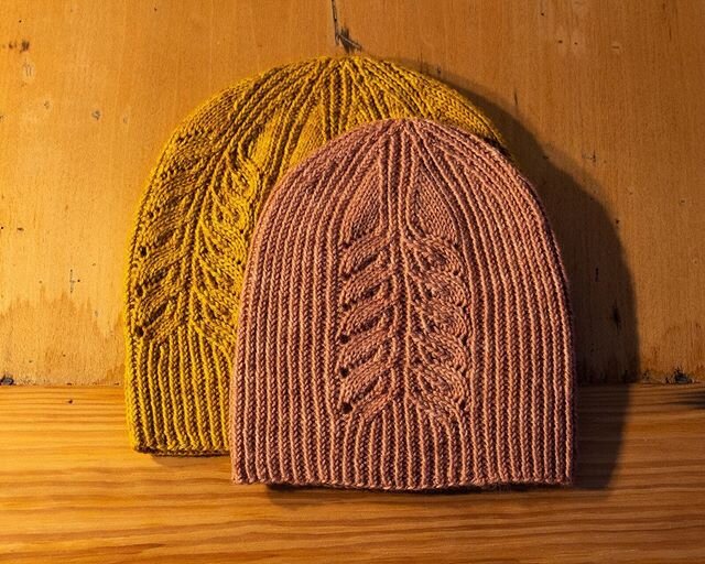 For the two lace versions of the Beanstalk Hat I recommend choosing a solid or nearly-solid colour, as the lace pattern can easily get lost otherwise. We (me and a few of my test-knitters) confirmed this after giving more variegated yarns a try, and 