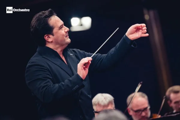 "Trevi&ntilde;o...builds a cathedral of sound of high emotional intensity...expertly varied in timbres and dynamics, with the harps' unison entrance in the Trio producing one of the most celestial effects we've encountered in recent months of co