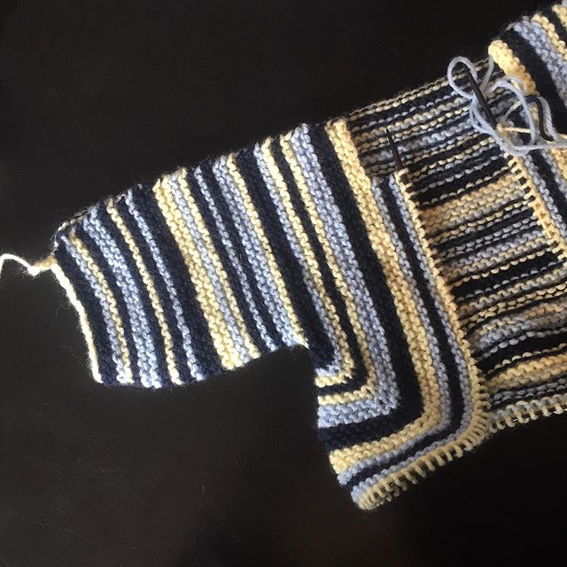 Relaxation knitting...second baby surprise jacket because the first one was so much fun. This Elizabeth Zimmermann pattern reads like a poem and is so so clever!
.
.
.
#handmade #handknitting #knittersofinstagram #garterstitch #slowfashion #babyknits