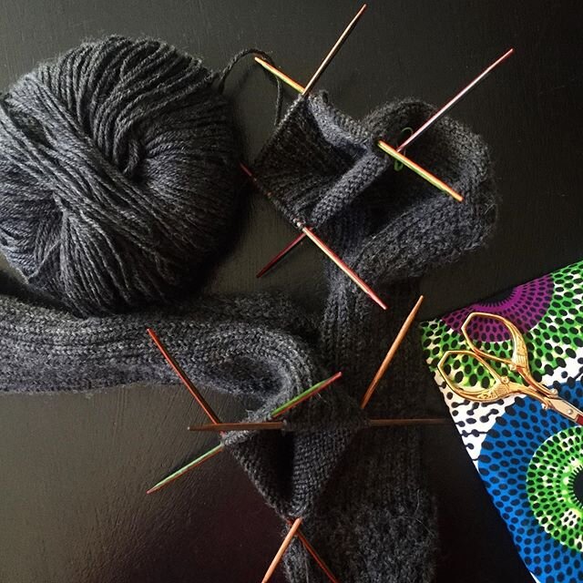Avoiding second sock syndrome by using all the dpn&rsquo;s...Revisiting my pattern #campbellsocks in a wintery grey that @andreagassmann picked. She gets socks, I got to keep her snazzy bicycle!
.
.
.
#winwin #nevernotknitting #knittersofinstagram #s
