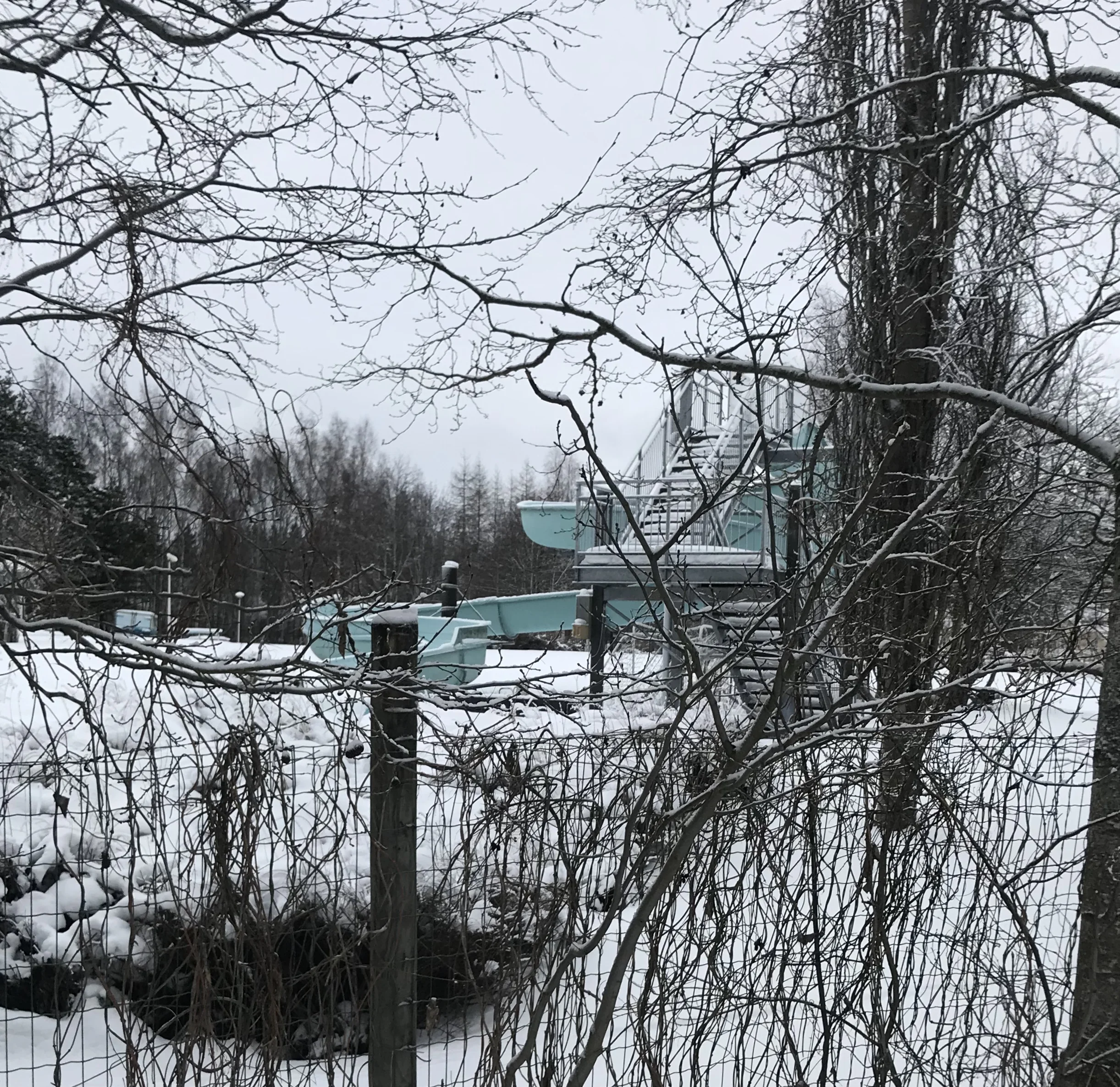 Idag tog vi lång sovmorgon. Sen gick vi på promenad med Emma. Vi gick bl a vid Gamla Hamn.