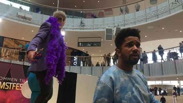 Melodifestival-turn&eacute;n med @barnradion 2019 &auml;r CHECK! Du kan aldrig ana vad som h&auml;nde sen.

Tack team @yankhokamwendo David Skogman, @al.lorenz och @abergida ni &auml;r to die for!