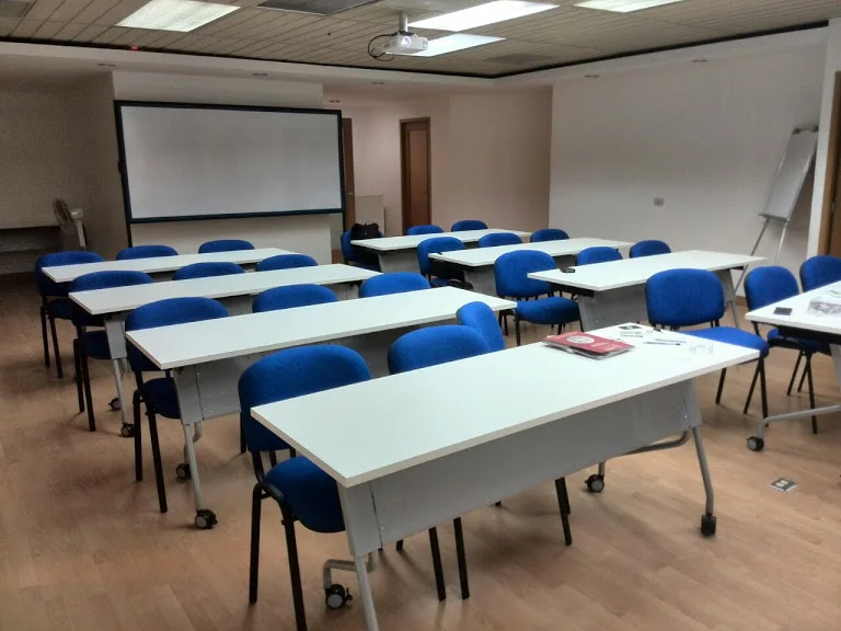 mesas de estudios y conferencias 2.jpeg