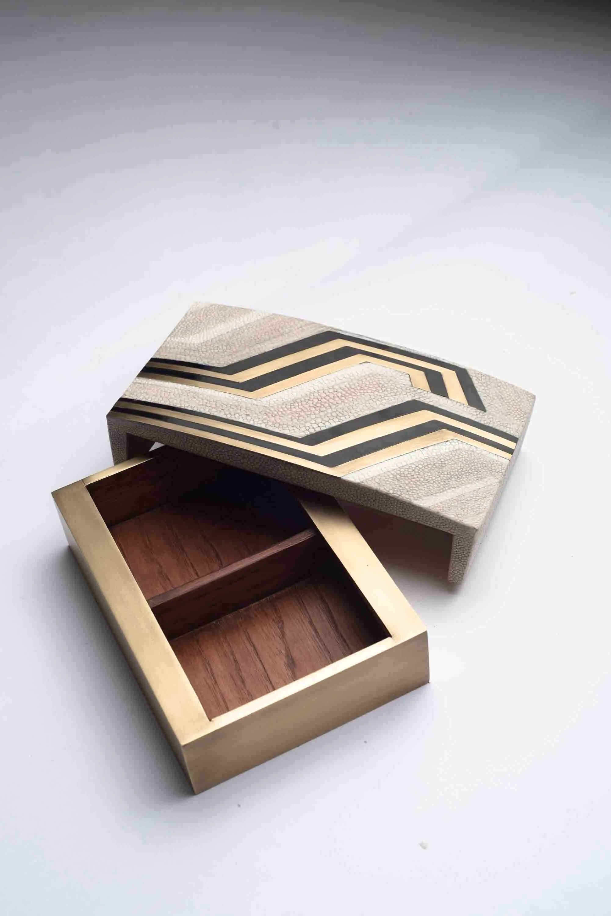 DA04-D153LT-V4-Product-shop-R&Y-Augousti-Texture-Shagreen-Shell-Interior-Decor-Accesories-Furniture.jpg