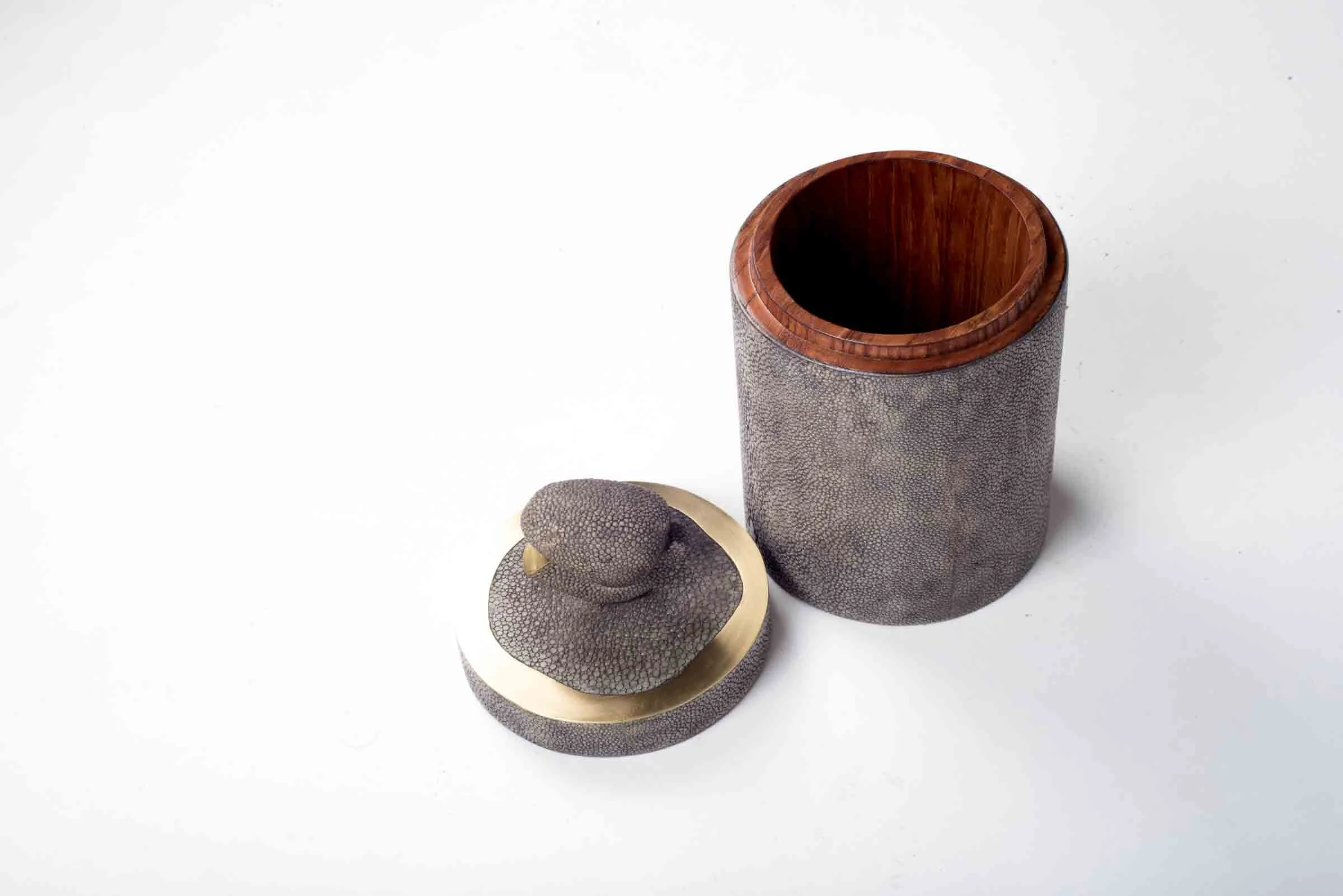 RB21R-D146-V3-Product-shop-R&Y-Augousti-Texture-Shagreen-Shell-Interior-Decor-Accesories-Furniture.jpg