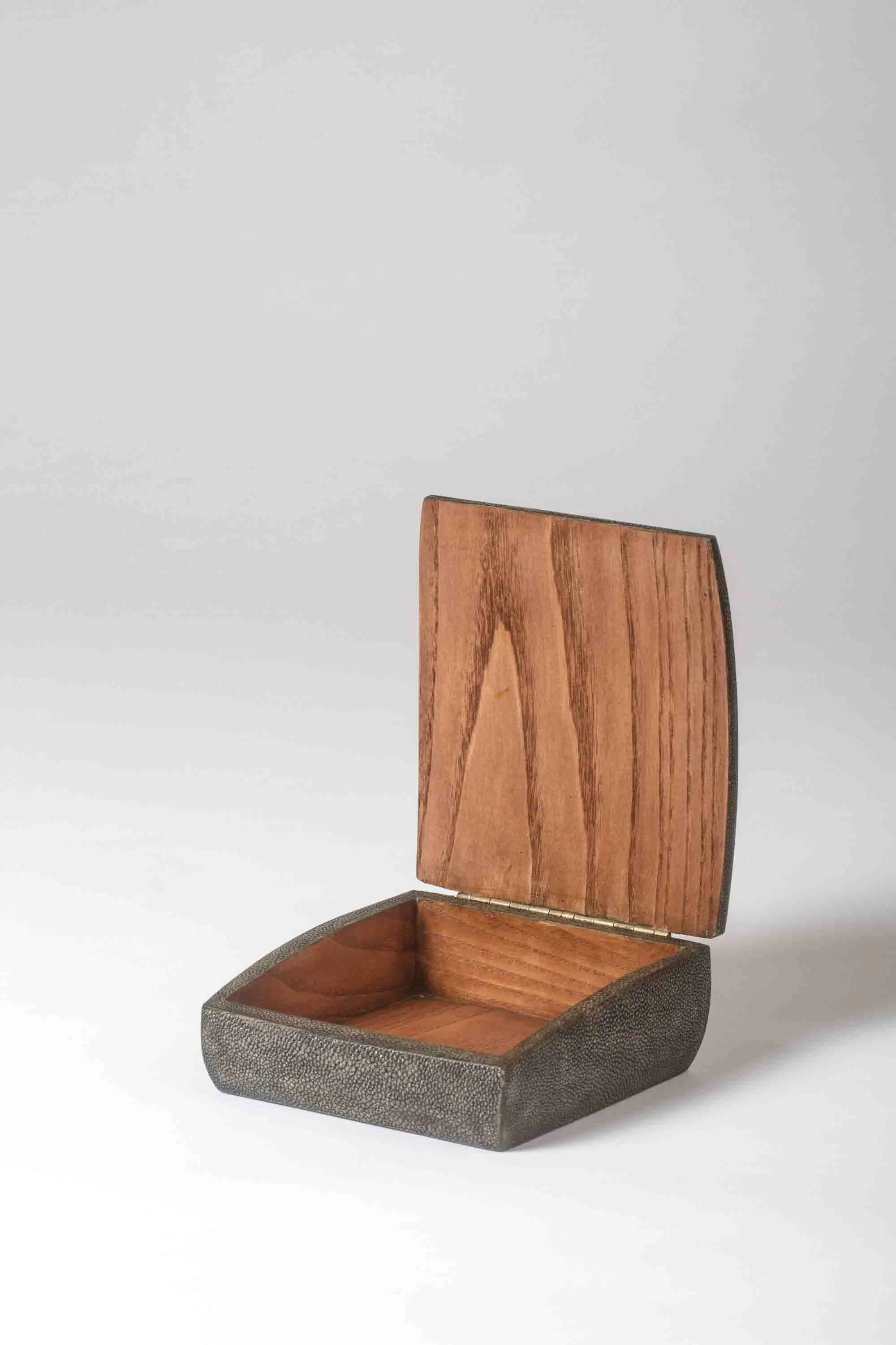 B43-L-D101-V4-Product-shop-R&Y-Augousti-Texture-Shagreen-Shell-Interior-Decor-Accesories-Furniture.jpg