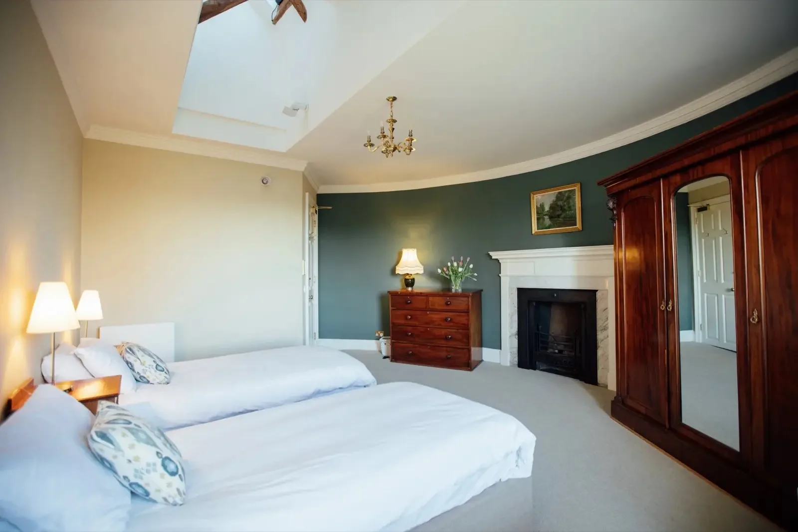 waterperry-bedroom-1.webp