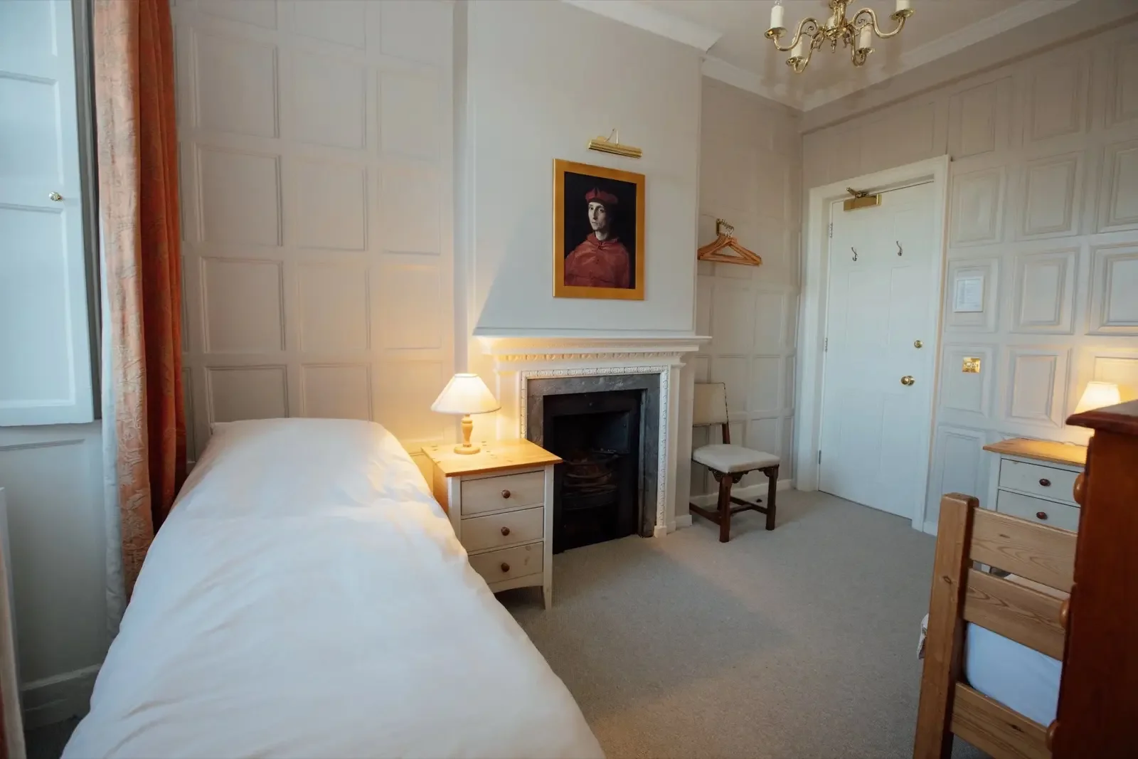 waterperry-bedroom-2.webp