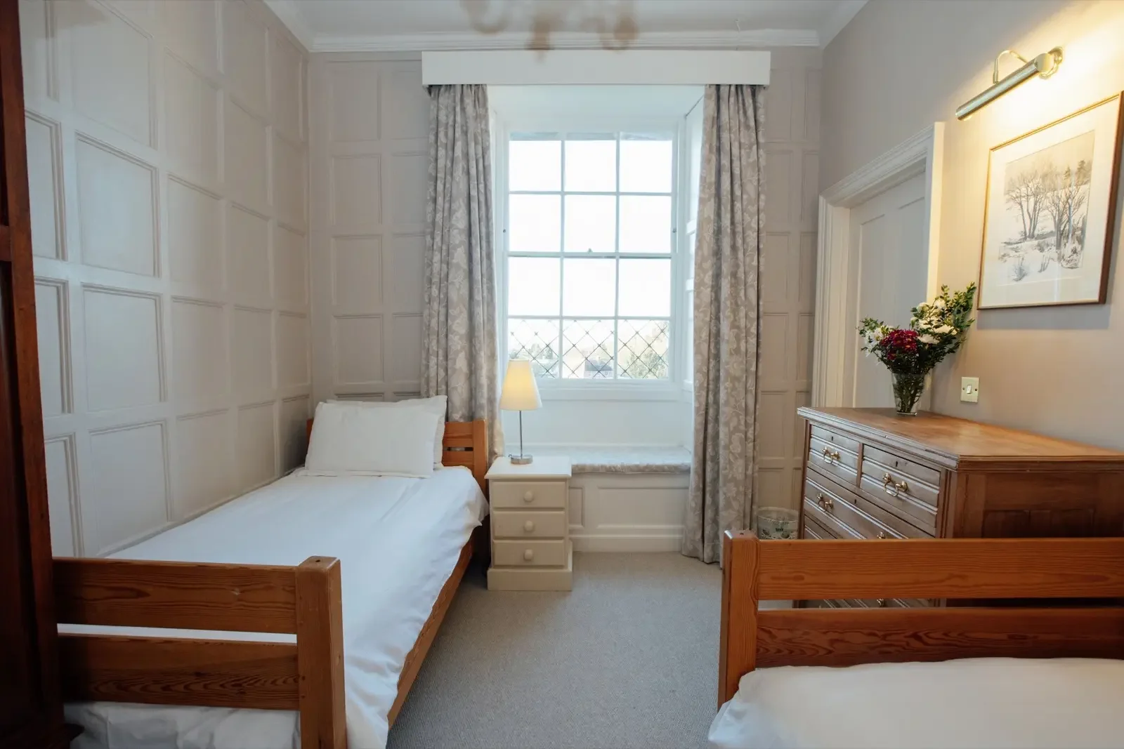 waterperry-bedroom-3.webp