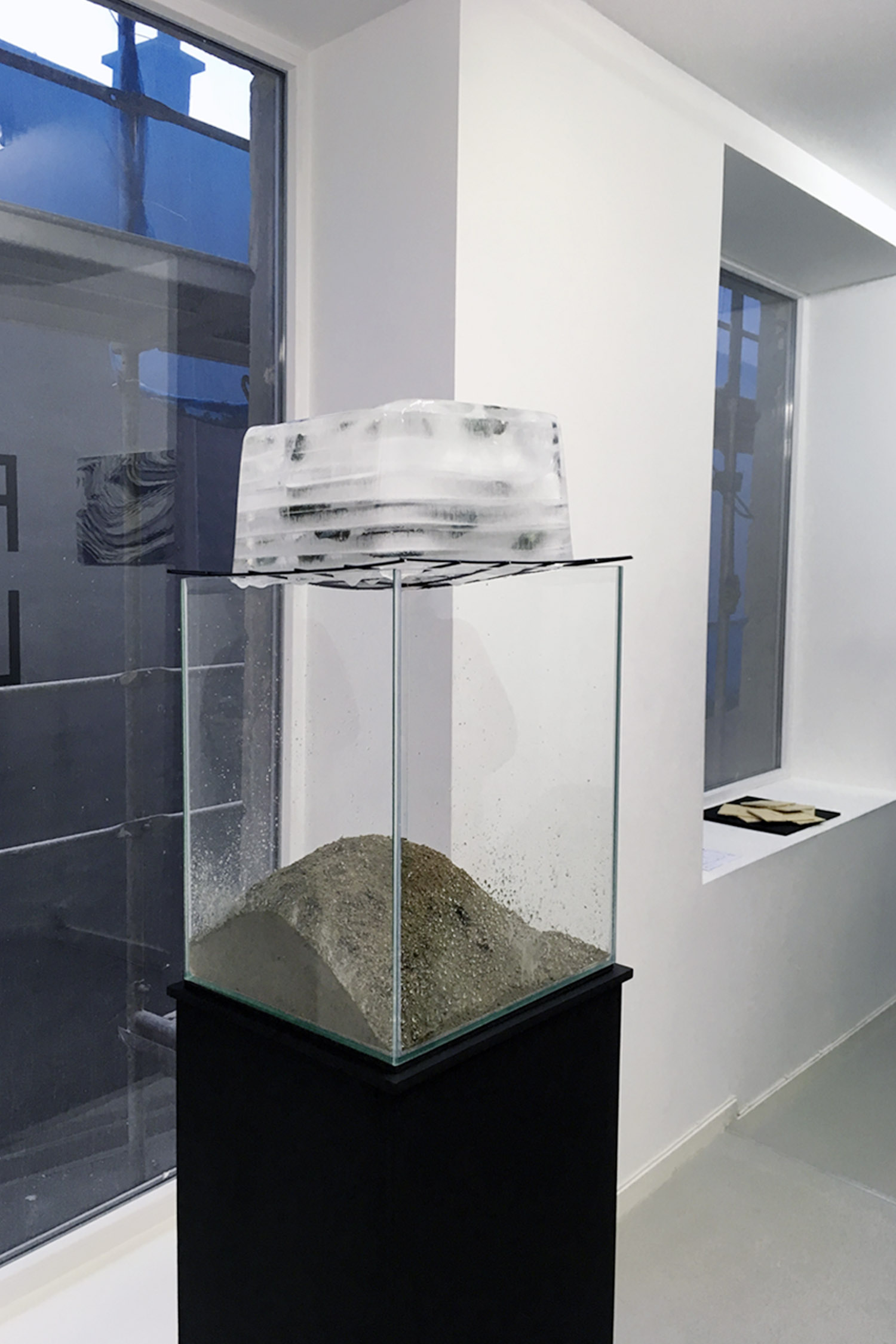   Experiment with ice, cement and slag  (2017) Photo: Numi Thorvarsson 