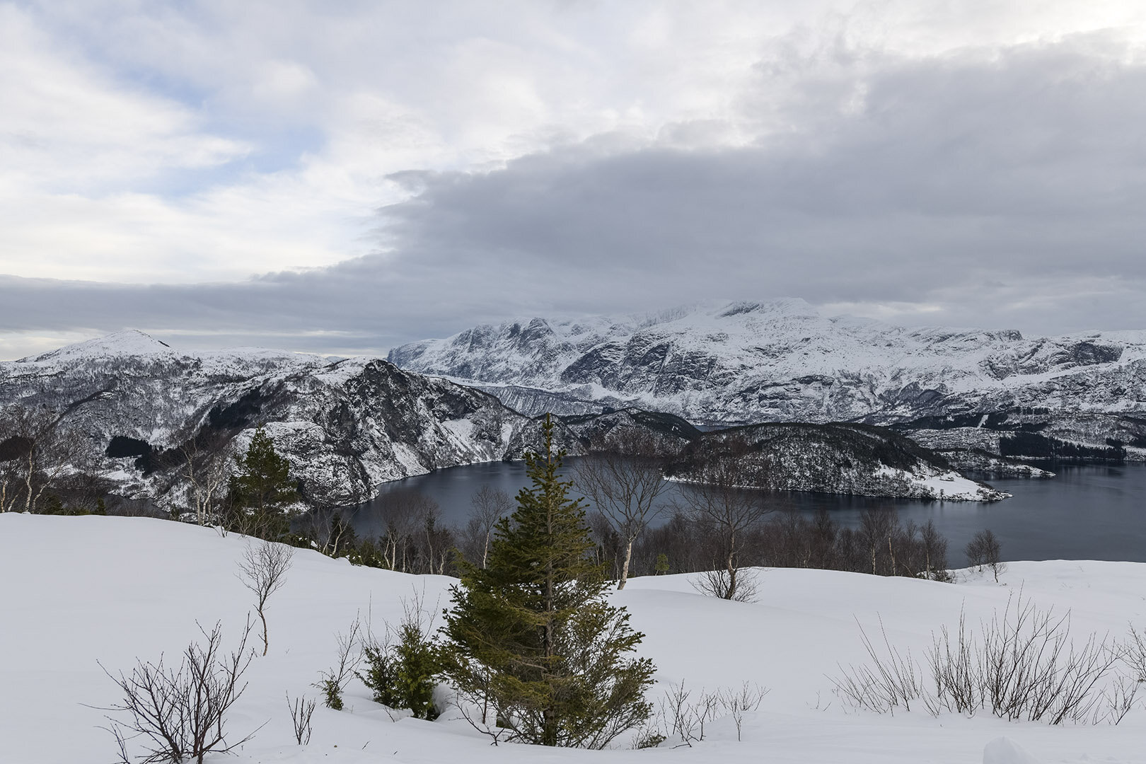  Field trip to Engebøfjellet, location over a mine controverse in Western Norway, affecting the fjord Førdefjorden. 