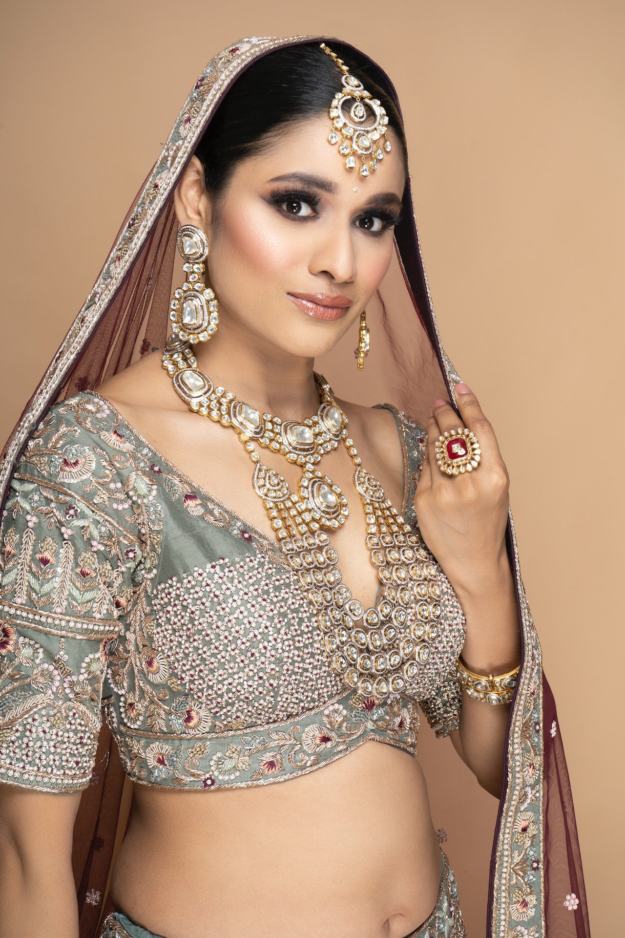 what-is-kundan-and-polki-jewelry-bride-traditional-indian-jewellery-beautiful.jpg