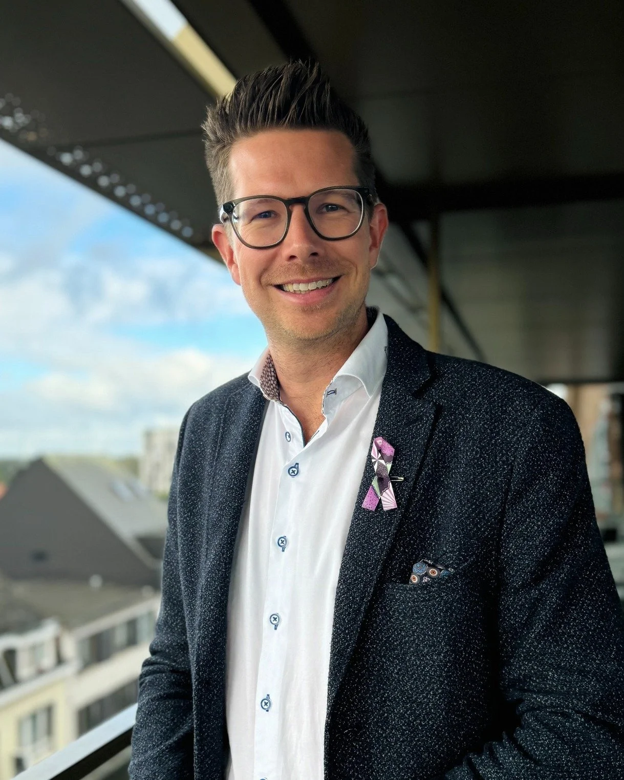 🌸 Oktober is borstkankermaand. Een maand om extra stil te staan bij alle pati&euml;nten die vandaag de strijd aangaan, bij hun naasten &eacute;n bij iedereen die gelukkig hersteld is maar het nooit meer vergeet.

Gisterenavond kleurde ons stadhuis r