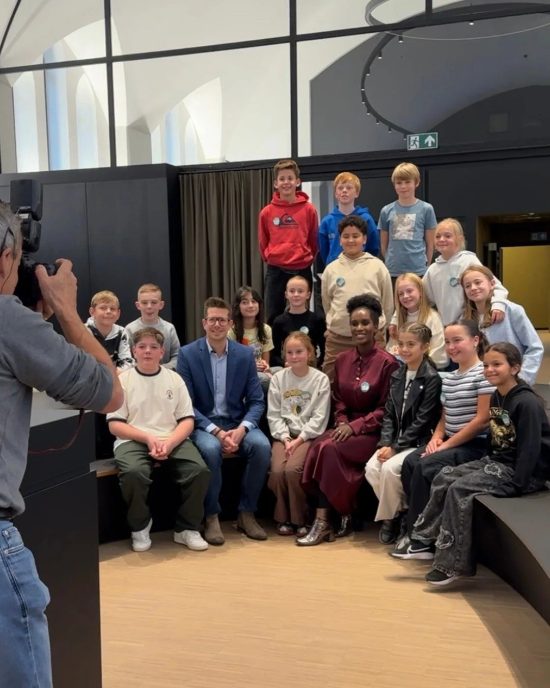 Dit is de nieuwe kindergemeenteraad van Beringen. 👧🧒

🌈 De kersverse kinderburgemeester, kinderschepenen en enthousiaste raadsleden komen maandelijks samen om hun idee&euml;n, wensen en zorgen te delen, zodat we onze stad nog kindvriendelijker kun