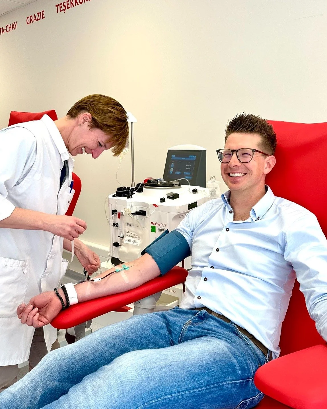 Sinds mijn kankerdiagnose mag ik zelf geen plasma meer doneren. 😕
Mag jij dat wel? Doe het dan in mijn plaats. 🙏🏼
🩸Plasma redt levens. 

#PlasmaAwarenessWeek #RodeKruis #Beringen 
@rodekruismidwestlimburg