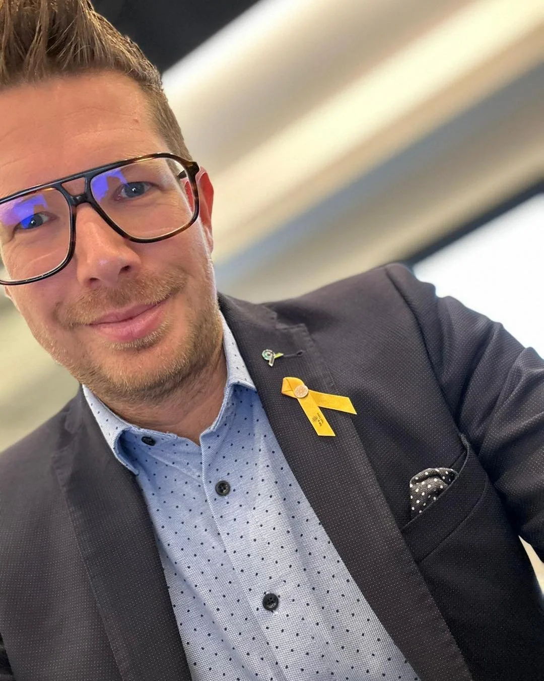 💛 Vandaag is het Dag tegen Kanker, een dag die me altijd al nauw aan het hart lag. Maar sinds ik twee jaar geleden zelf de diagnose endeldarmkanker kreeg, ervaar ik deze dag nog bewuster. 
Ik besef meer dan ooit hoe belangrijk het is dat je als kan