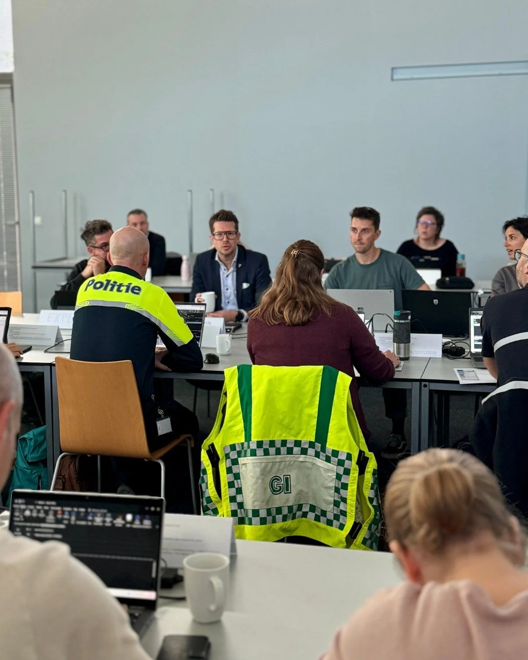 🚨Wanneer er zich een noodsituatie voordoet in onze stad, moeten we daarop voorbereid zijn. 
Daarom investeren we regelmatig in realistische crisisoefeningen waarbij al onze hulpdiensten en partners nauw samenwerken.
Vandaag simuleerden we een bran