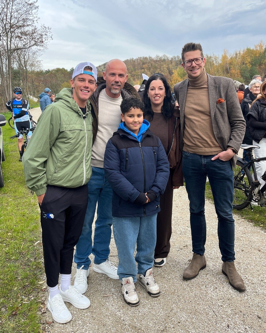 𝐎𝐩𝐰𝐚𝐫𝐦𝐞𝐧 𝐯𝐨𝐨𝐫 𝐡𝐞𝐭 𝐁𝐊 𝐯𝐞𝐥𝐝𝐫𝐢𝐣𝐝𝐞𝐧.🚴&zwj;♂️🔥

Bezoek! Sven en Thibau Nys zakten af naar be-MINE voor een toffe meet &amp; greet aan het skillpark. Kinderen tussen 8 en 14 jaar kregen tips van drievoudig wereldkampioen Erwin 