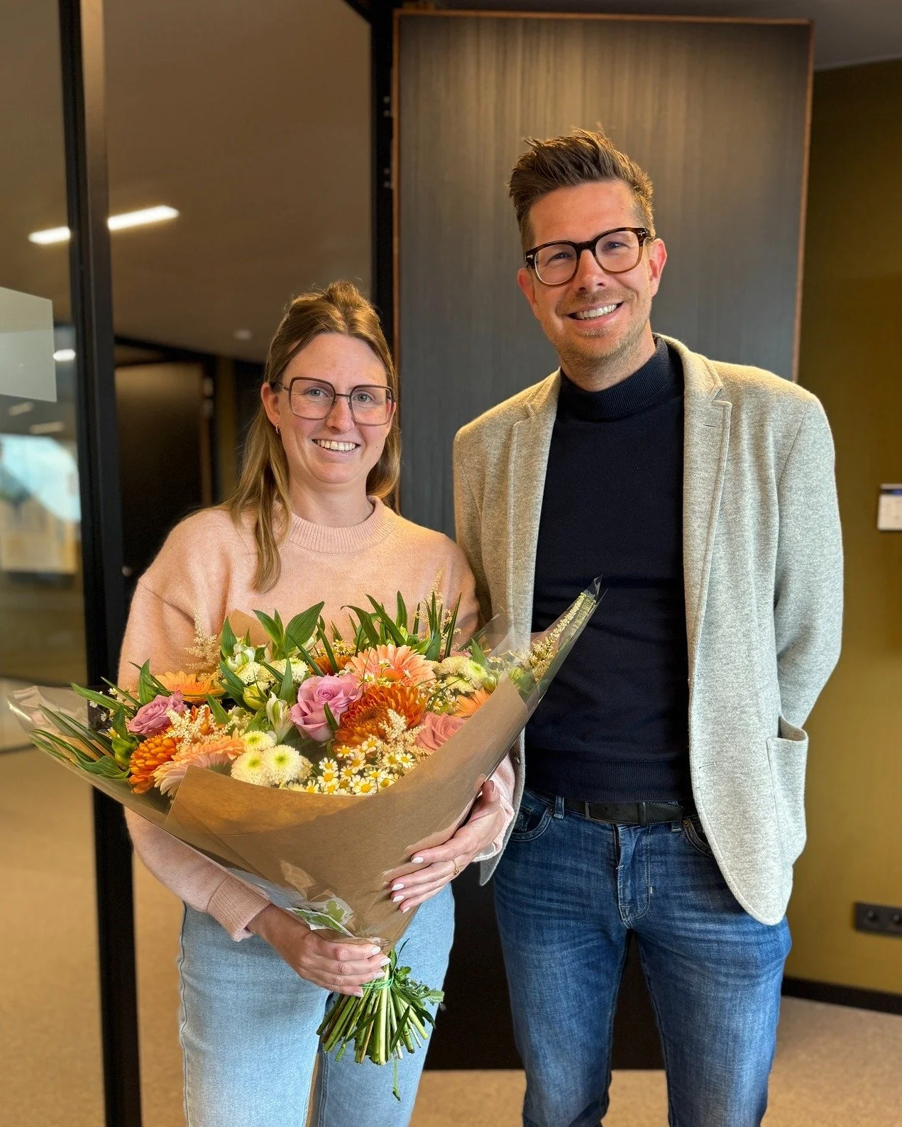 Vorige week gemist door vakanties, maar vandaag maken we dat dubbel en dik goed. 💐

Merci Lynn om elke dag structuur te brengen, vooruit te denken en alles achter de schermen vlot te laten draaien.🙏🏼

#DagVanDeMedewerker