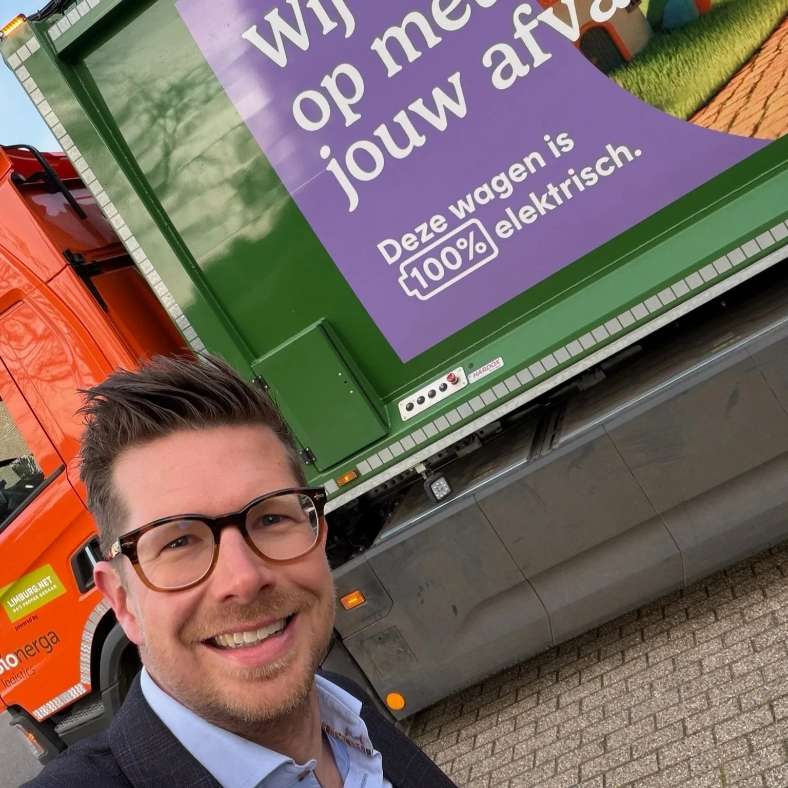 Limburg.net zamelt afval in met eerste elektrische ophaalwagen