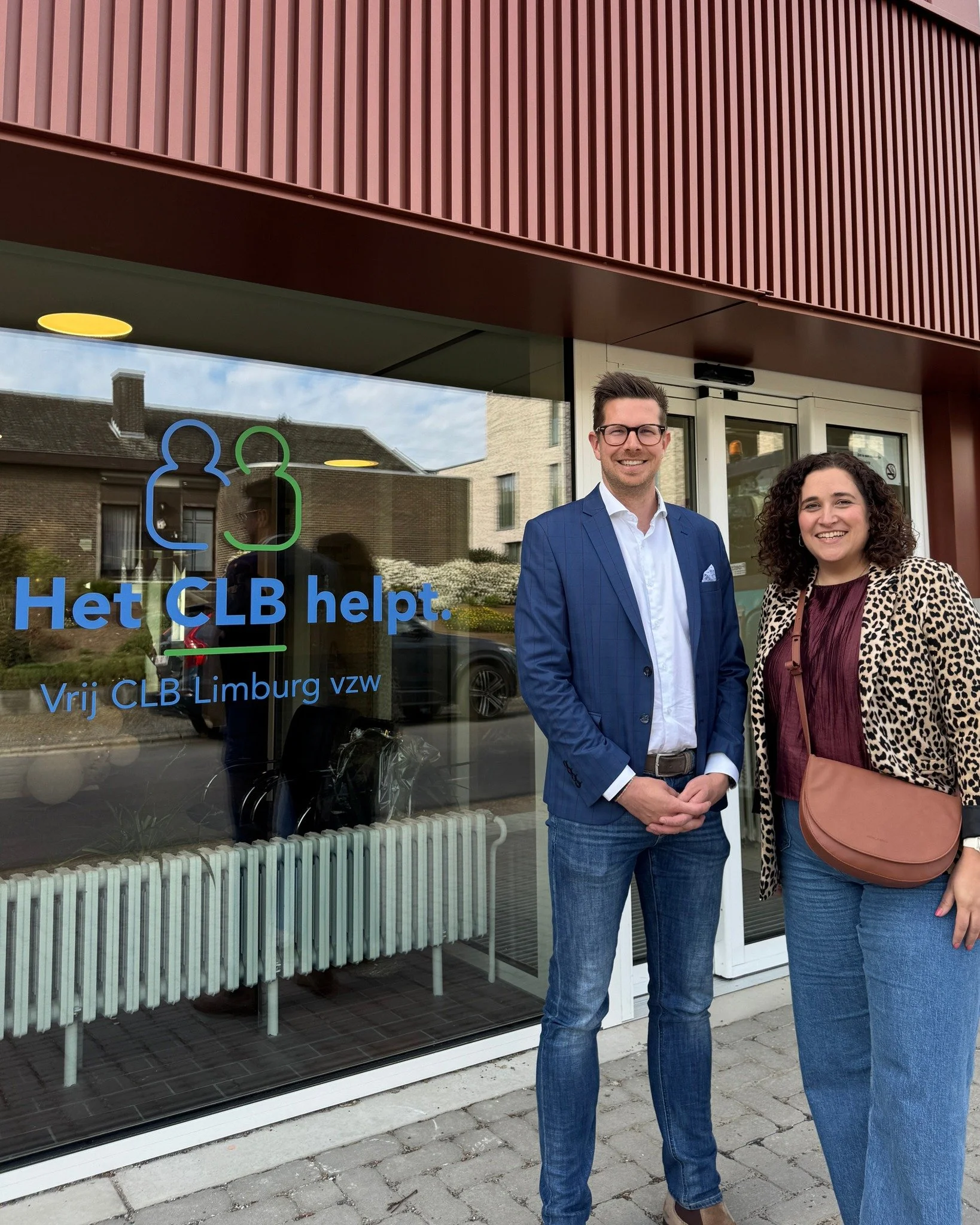 Het vernieuwde CLB-gebouw in de Sint-Catharinastraat is geopend. 🥳

Sinds oktober 2024 onderging het gebouw uit de jaren &rsquo;70 een grondige totaalrenovatie. Het werd volledig gestript en opnieuw opgebouwd, met aandacht voor de hedendaagse normen