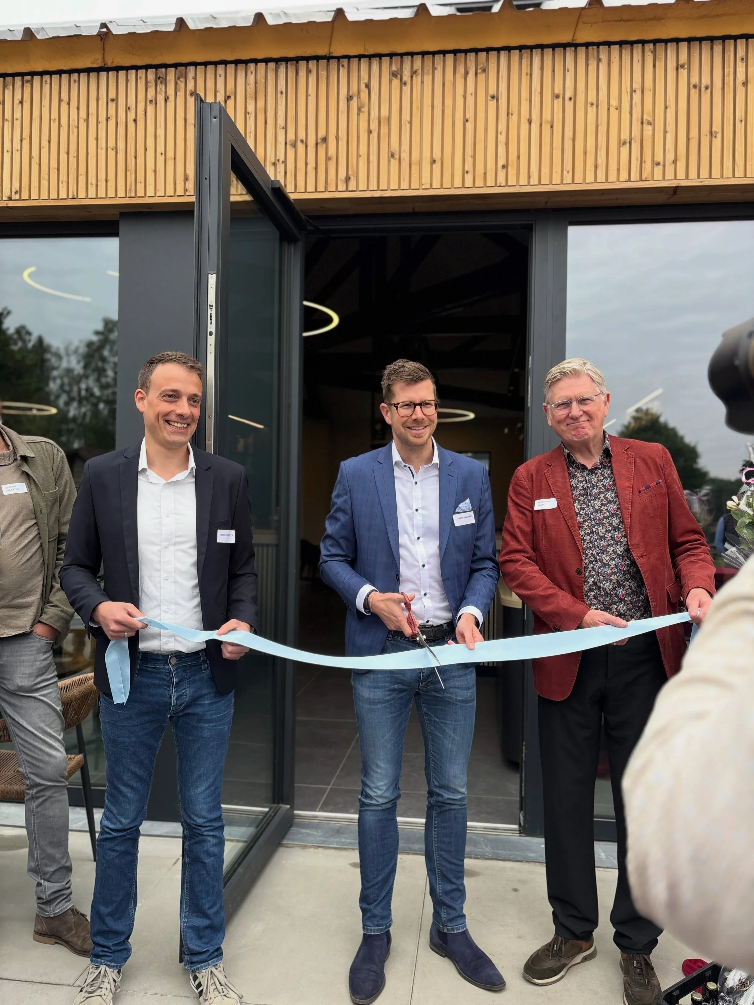 🥂 Klinken op de nieuwe bistro van maatwerkbedrijf @de_posthoorn! Al 40 jaar lang is de organisatie een vaste waarde binnen het sociaal ondernemerschap in onze stad.

Meer dan 100 jaar geleden was deze site de grootste boerderij van de mijn van Berin