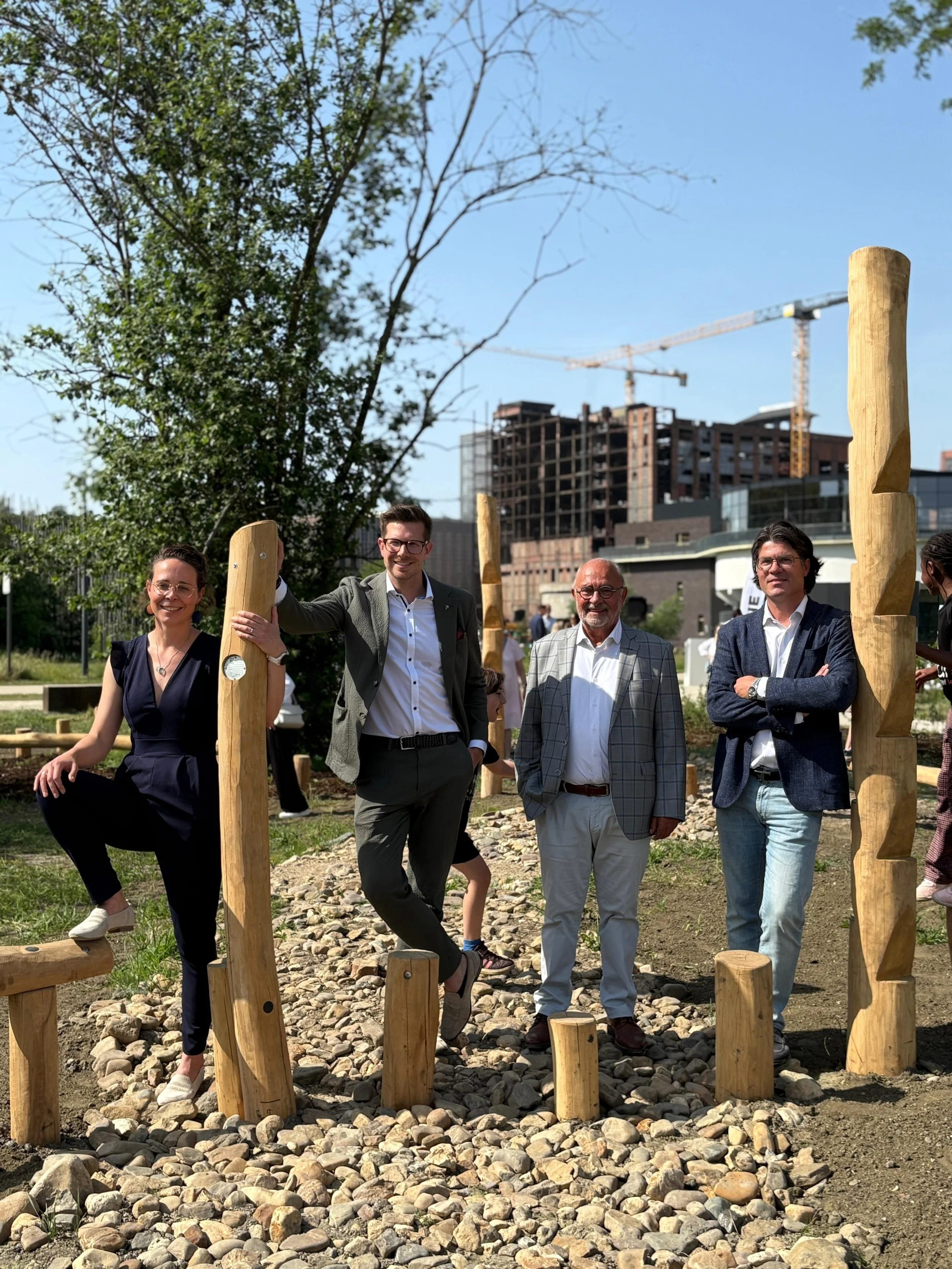 🌳 Welkom op Houtpark 2.0, ofwel &lsquo;Willow Park&rsquo;. Wat vroeger diende als opslagplaats voor houten steunpalen in onze mijn, krijgt vandaag een volledig nieuwe invulling als groene woonwijk. 🏡 

🌿 Meer dan 7.600 m&sup2; bos blijft behouden 