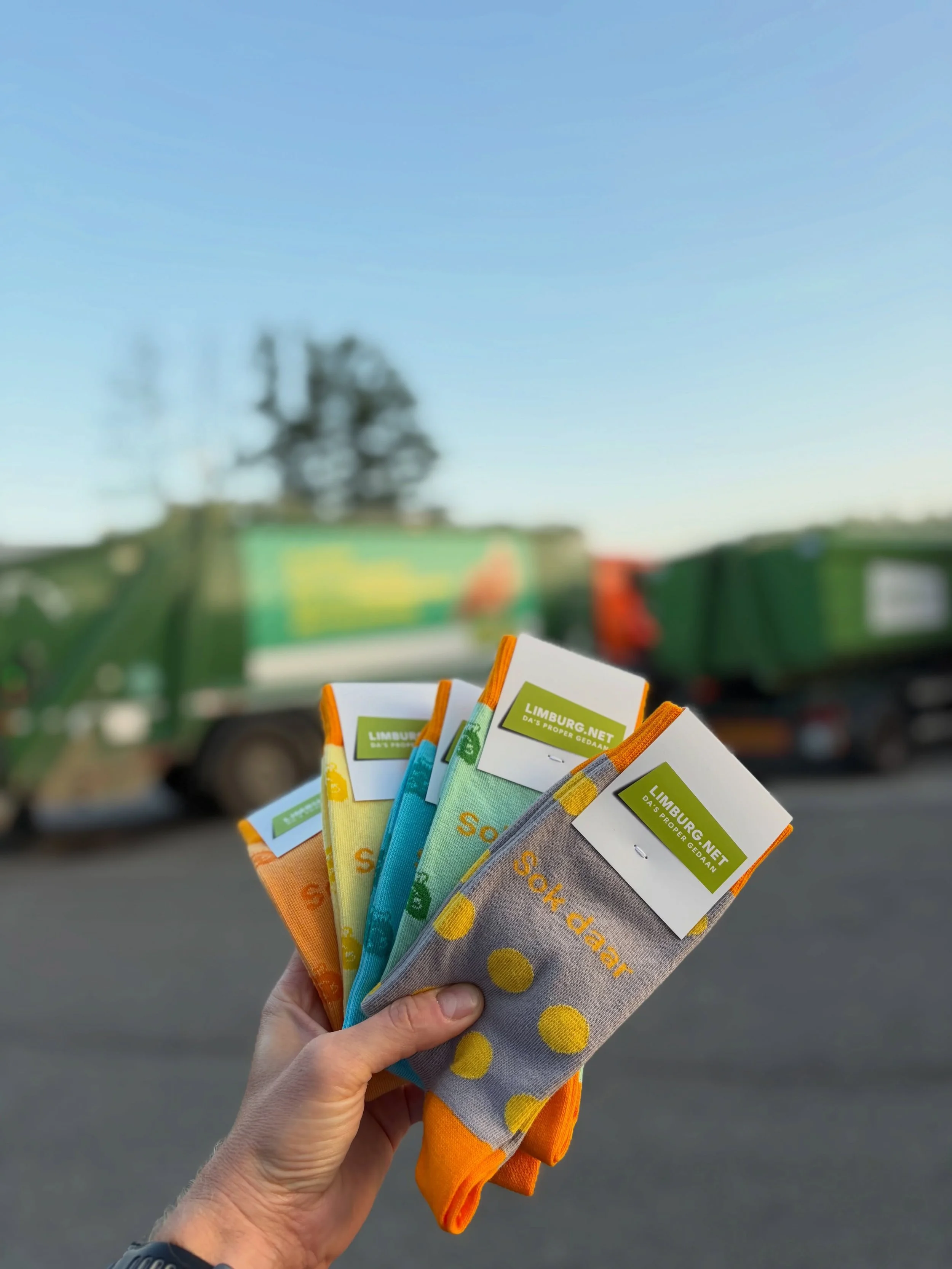 🧦 Voor al die stappen die niemand telt, maar die wel het verschil maken.

Aan onze ophalers, chauffeurs en medewerkers op de recyclageparken: bedankt voor jullie dagelijkse inzet tijdens de Week van het Afvalteam &eacute;n alle andere weken van het 