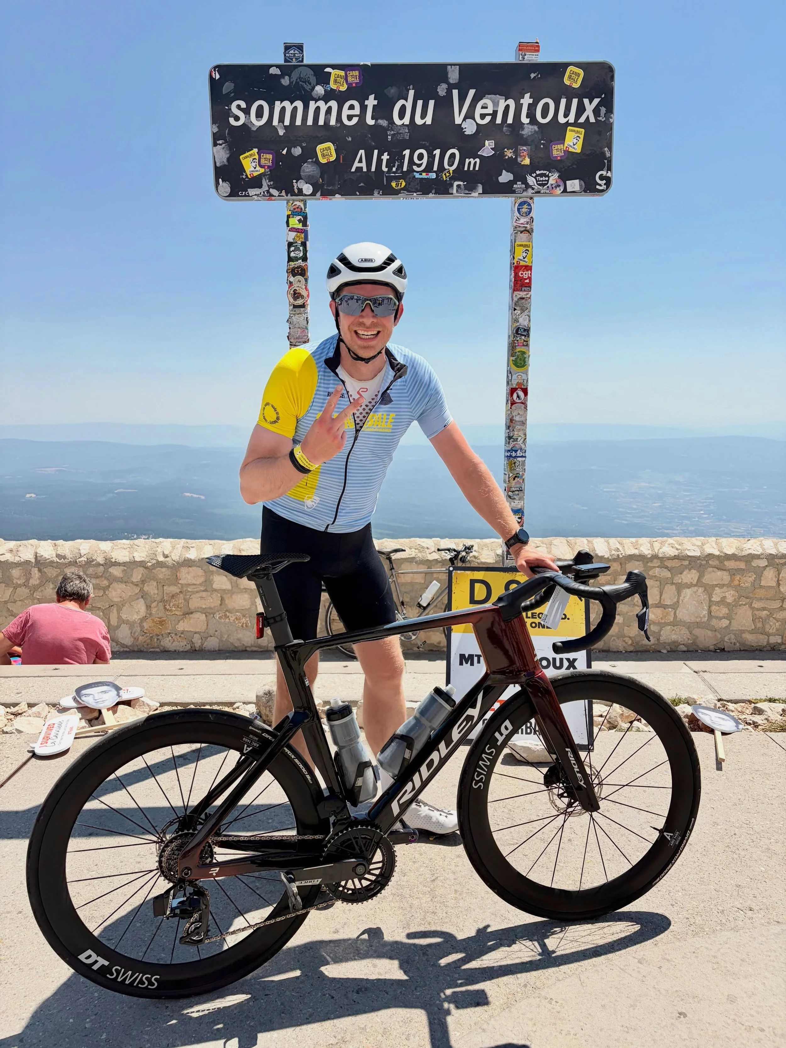 Twee keer omhoog, twee keer afzien, twee keer genieten. ⛰️🚴&zwj;♂️

Afgelopen weekend stond @lacannibale_ op het programma: de Ventoux twee keer beklimmen. Een dag vol uitdagingen, prachtige uitzichten, fijn gezelschap 🫶 en een ervaring die ik niet