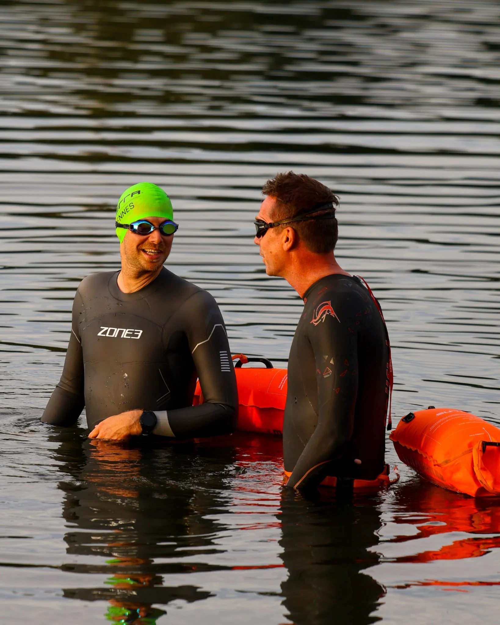 Samen met minister @jobrouns een duik genomen in de Paalse Plas. 🏊&zwj;♂️

Al jaren een geliefde plek om te zwemmen, te sporten en van de natuur te genieten. Bovendien is het water hier van zeer goede kwaliteit.👌🏼 

Positief dat de minister openwa