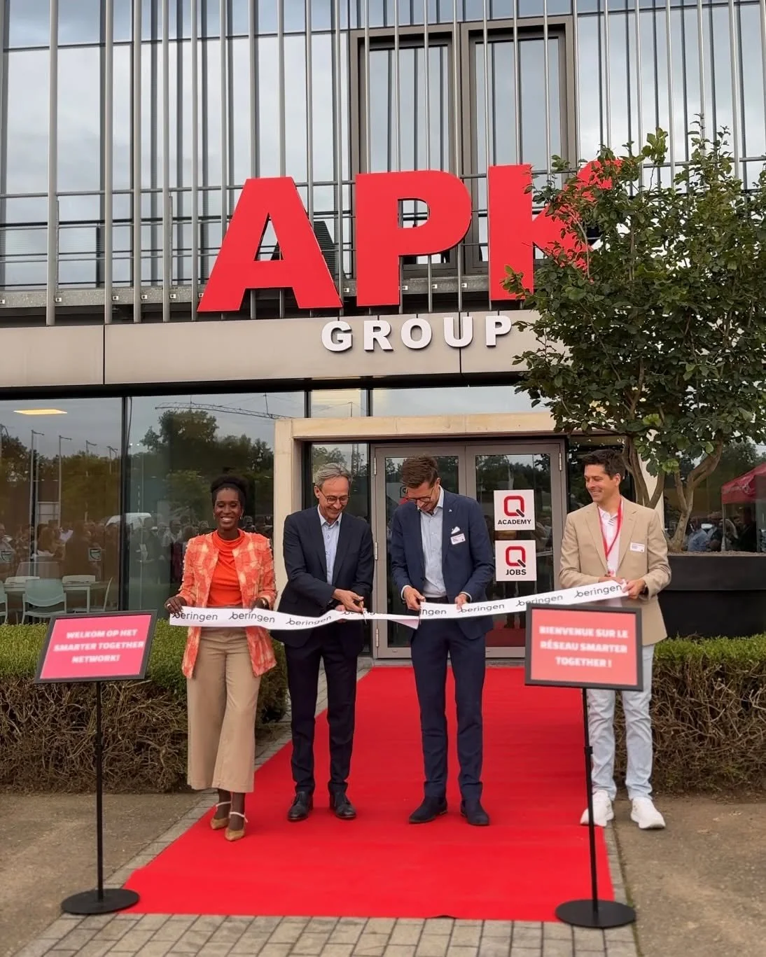 Welkom in Beringen, APK Group! 👋

Vandaag mochten we APK Group officieel verwelkomen in hun nieuwe hub op ons industrieterrein. Een mooie plek van waaruit het bedrijf activiteiten in heel het land zal aansturen.

Dat een bedrijf als APK Group ervoor